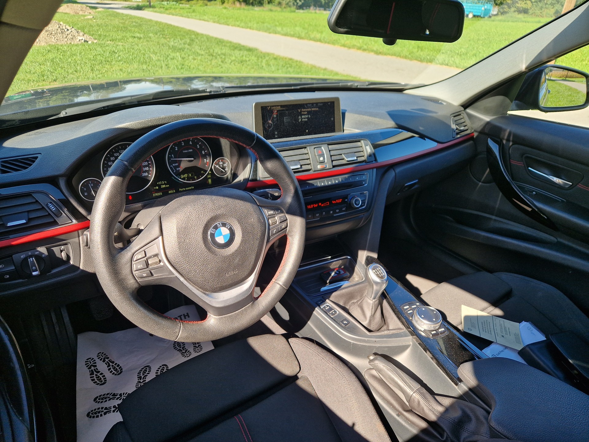 BMW 328i xDrive Touring Sport Line-image-8