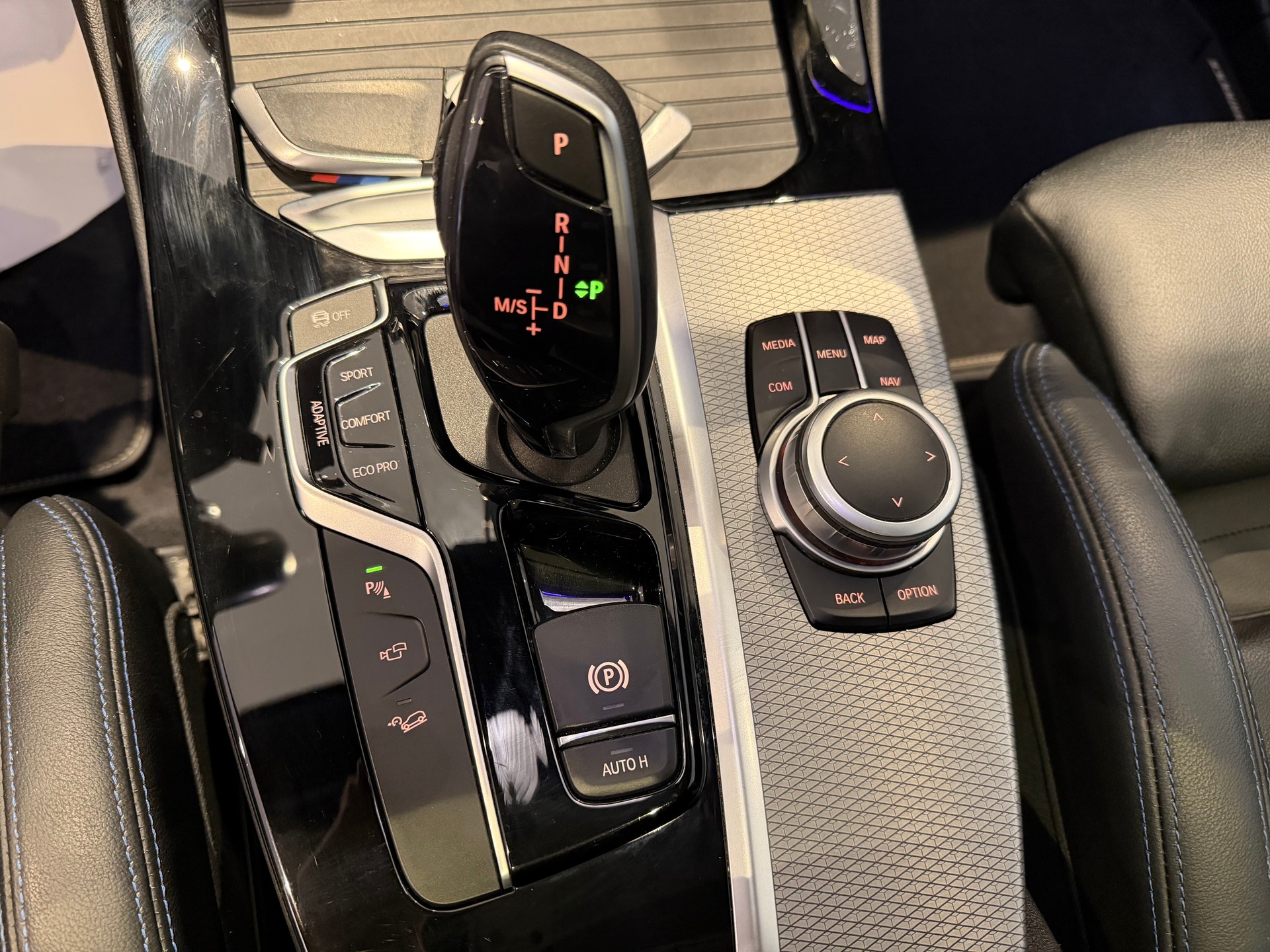 BMW X3 20i xDrive paddles-image-19