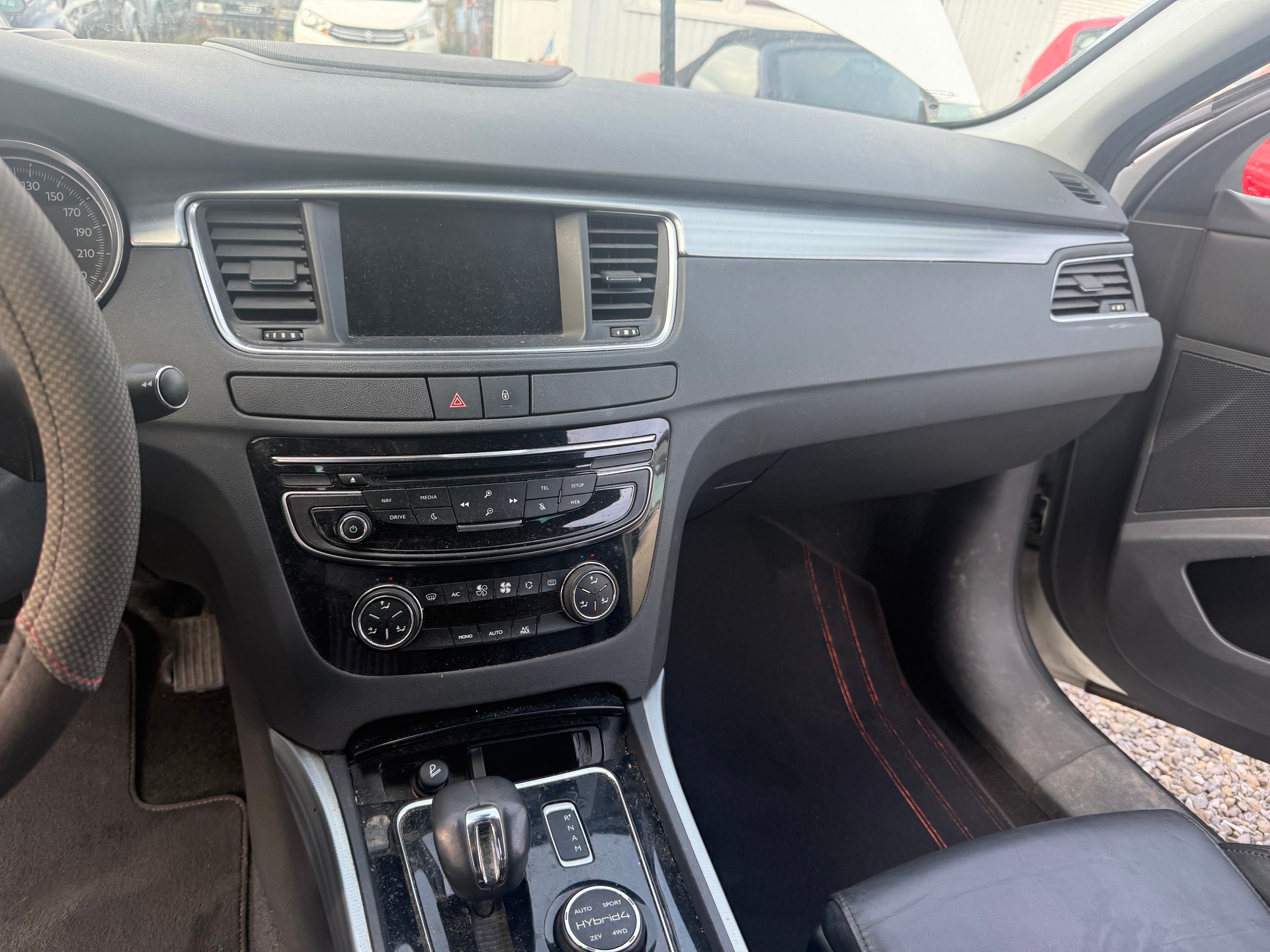 PEUGEOT 508 RXH 2.0 HDI Hybrid4 ETG6-image-4