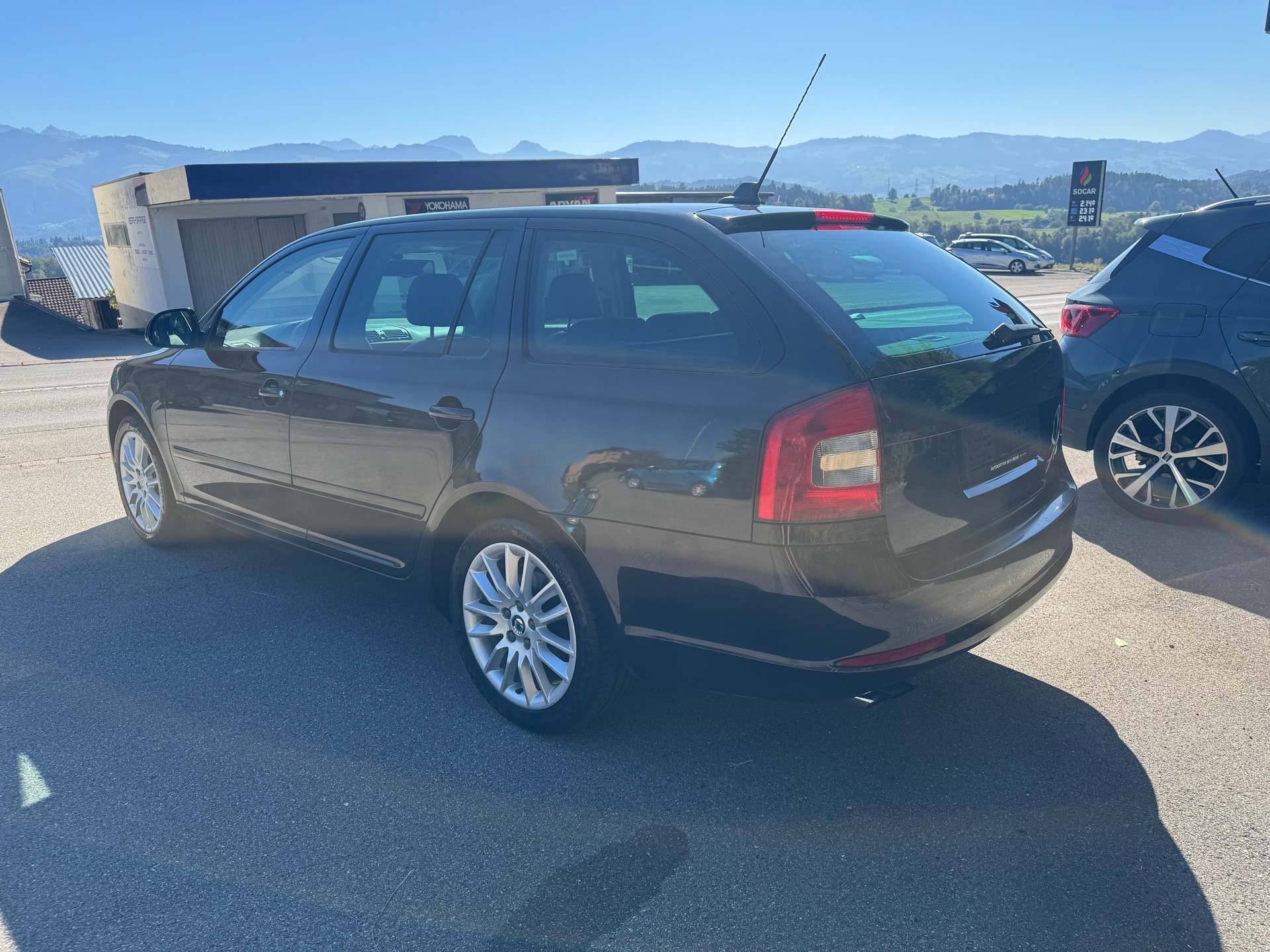 SKODA Octavia Combi 1.8 TSI Laurin & Klement 4x4-image-2