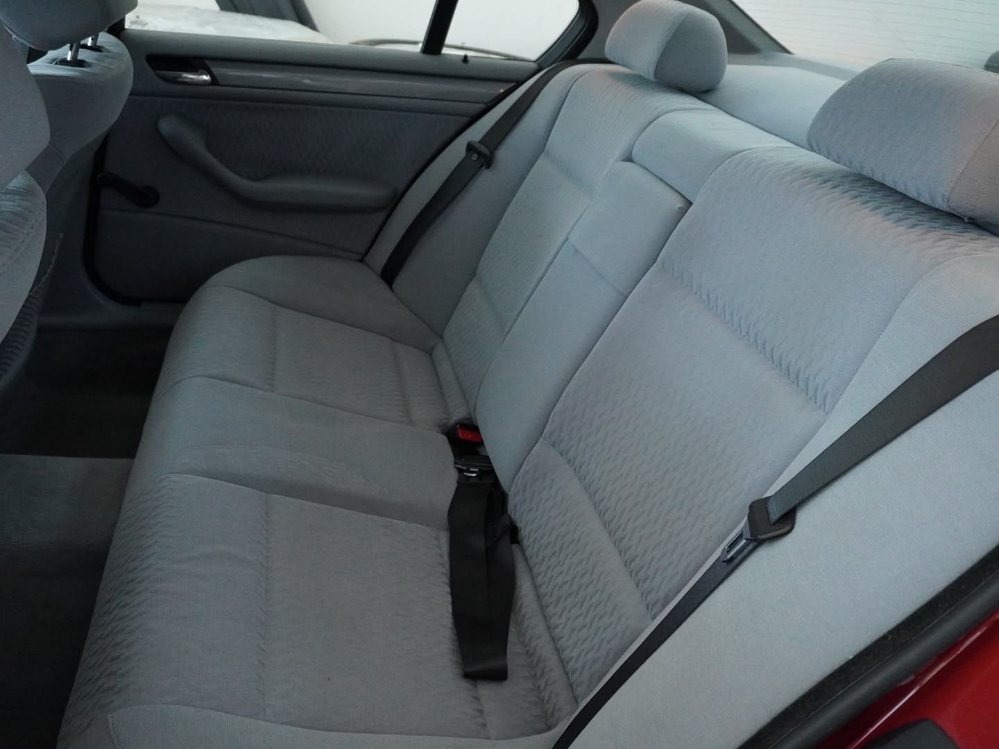 BMW 320i-image-5