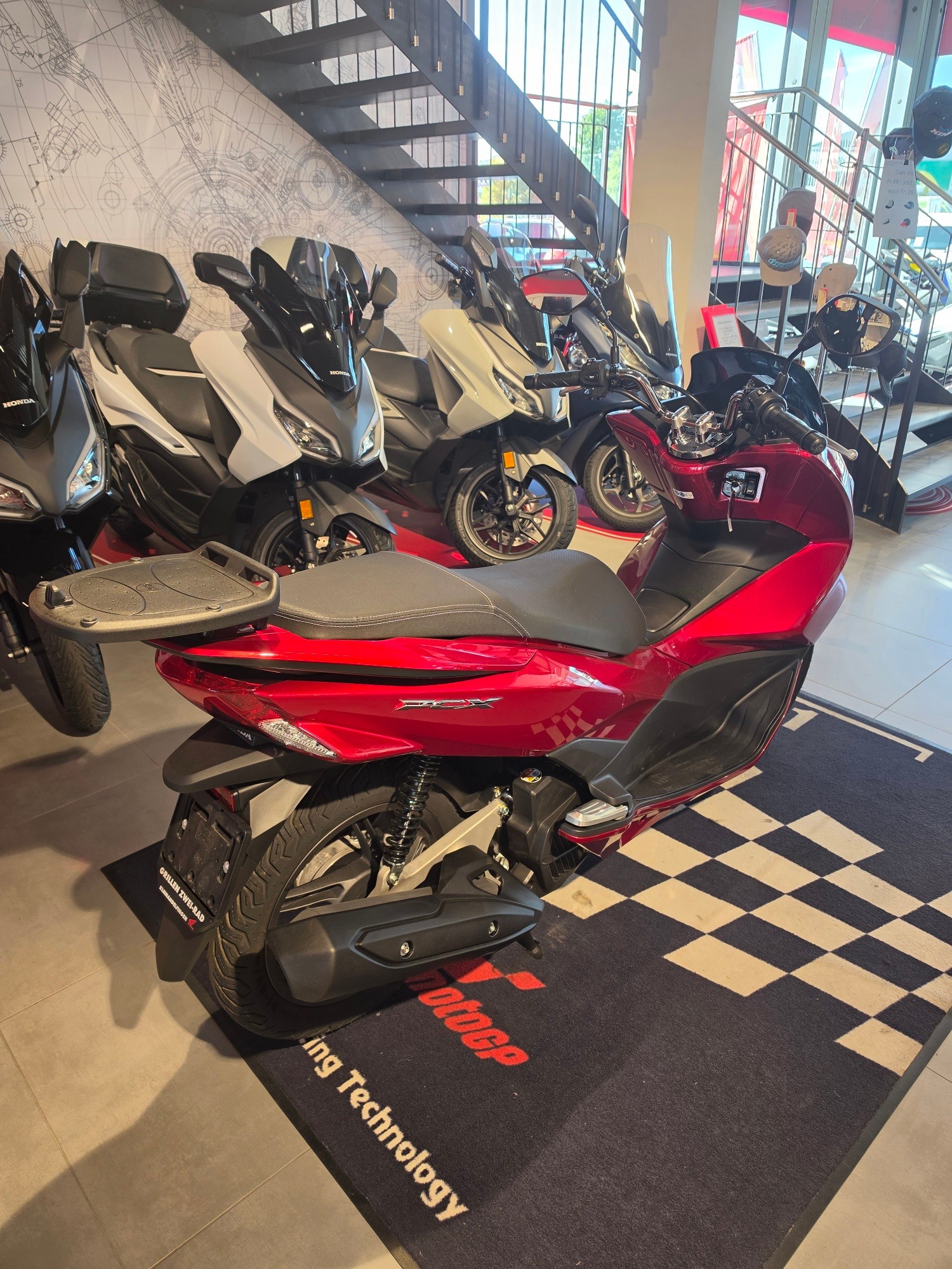 HONDA PCX 125 i-showroom-element-3