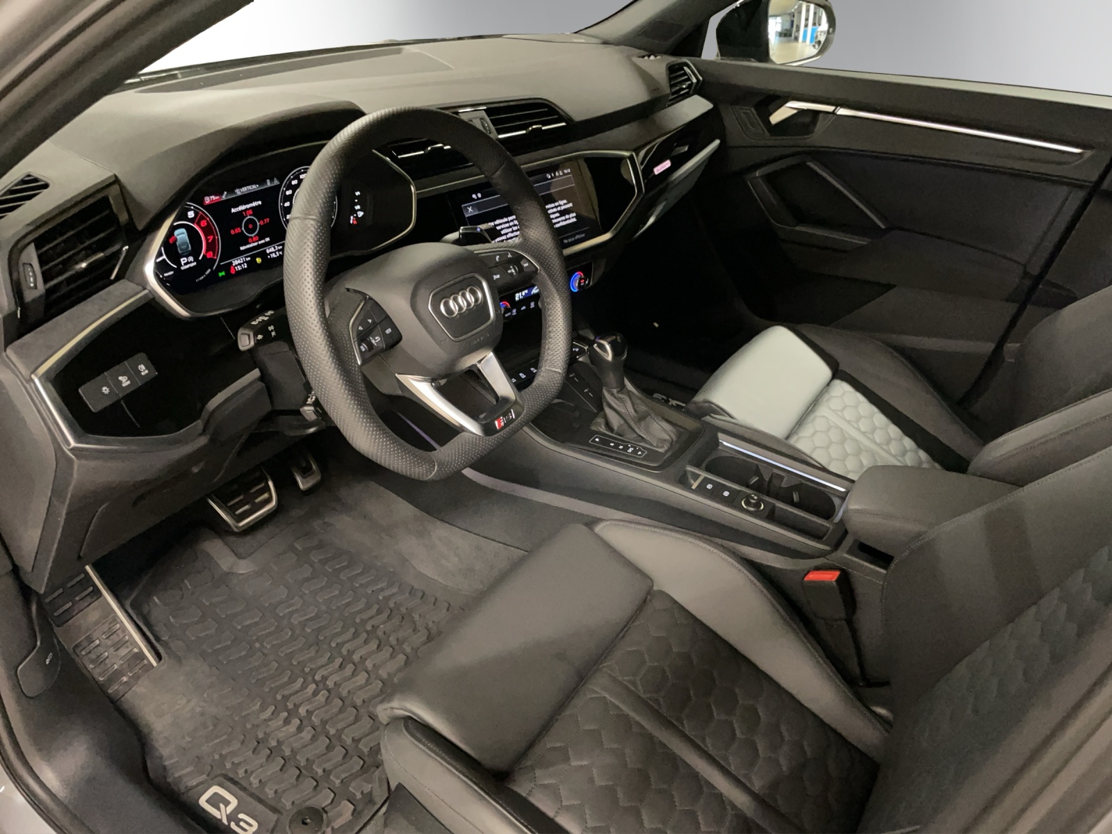 AUDI RS Q3 2.5 TFSI quattro S tronic-image-8