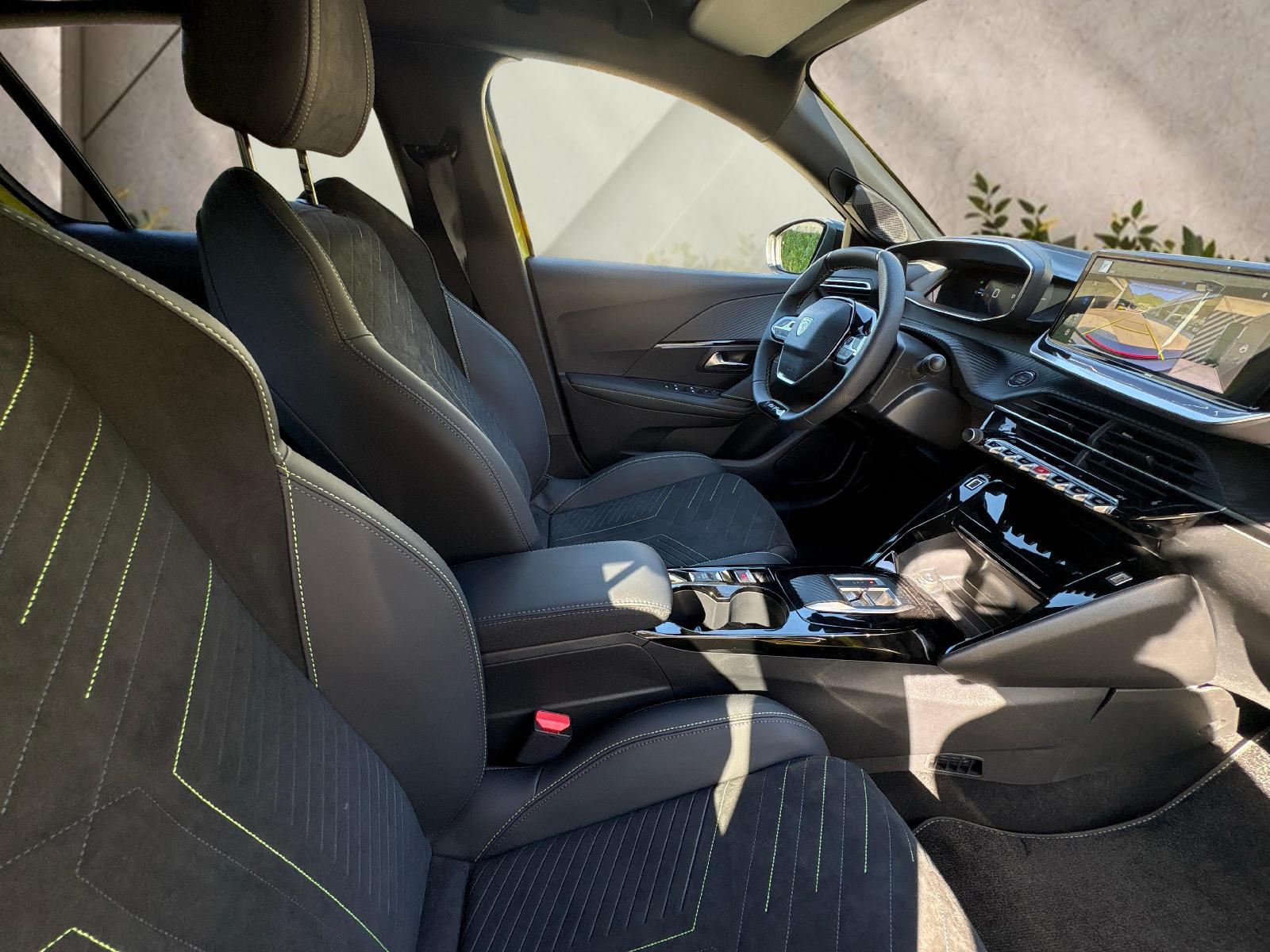 PEUGEOT 208 1.2 Hybrid 145 GT Exclusive-image-9