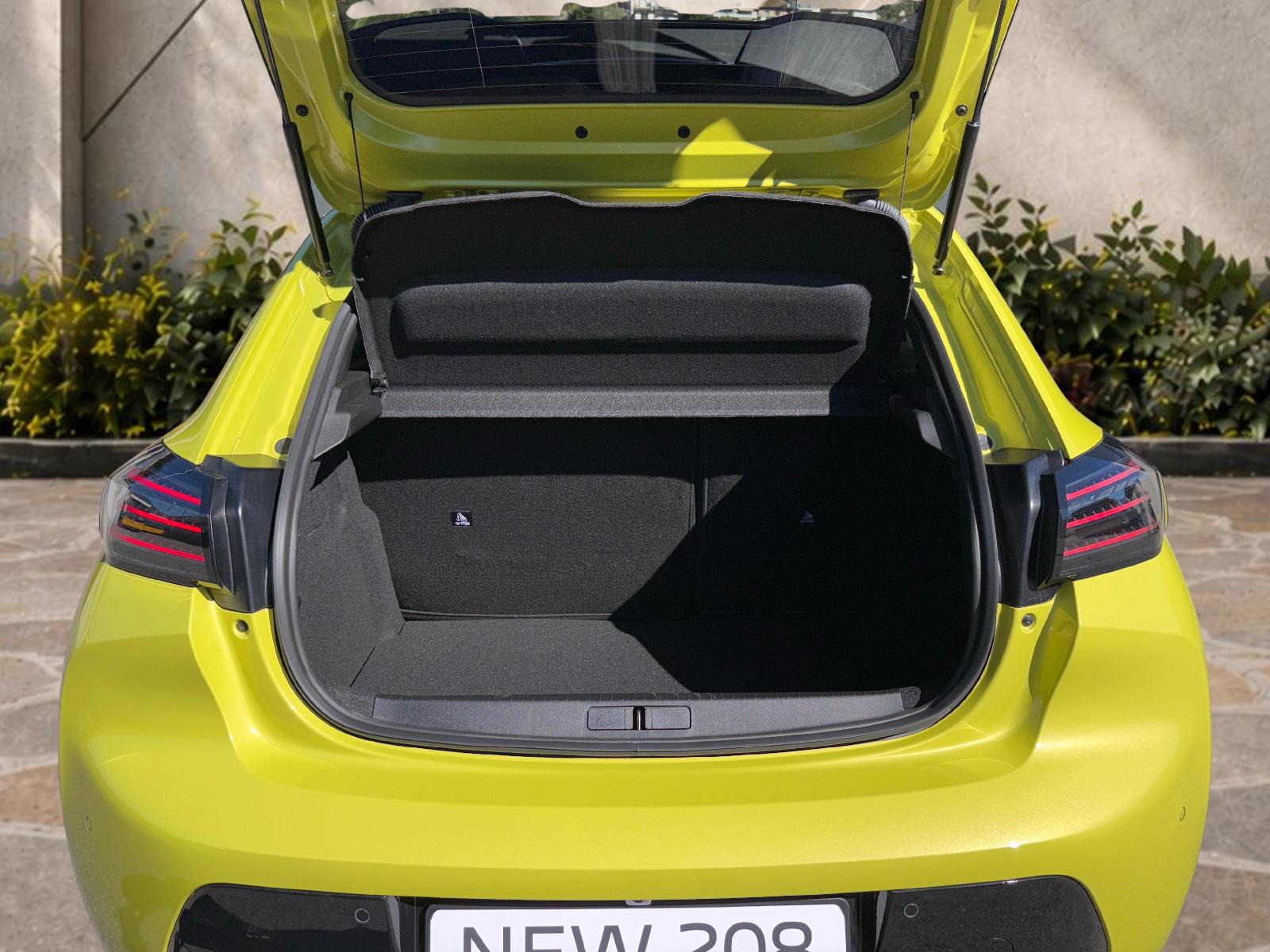 PEUGEOT 208 1.2 Hybrid 145 GT Exclusive-image-11