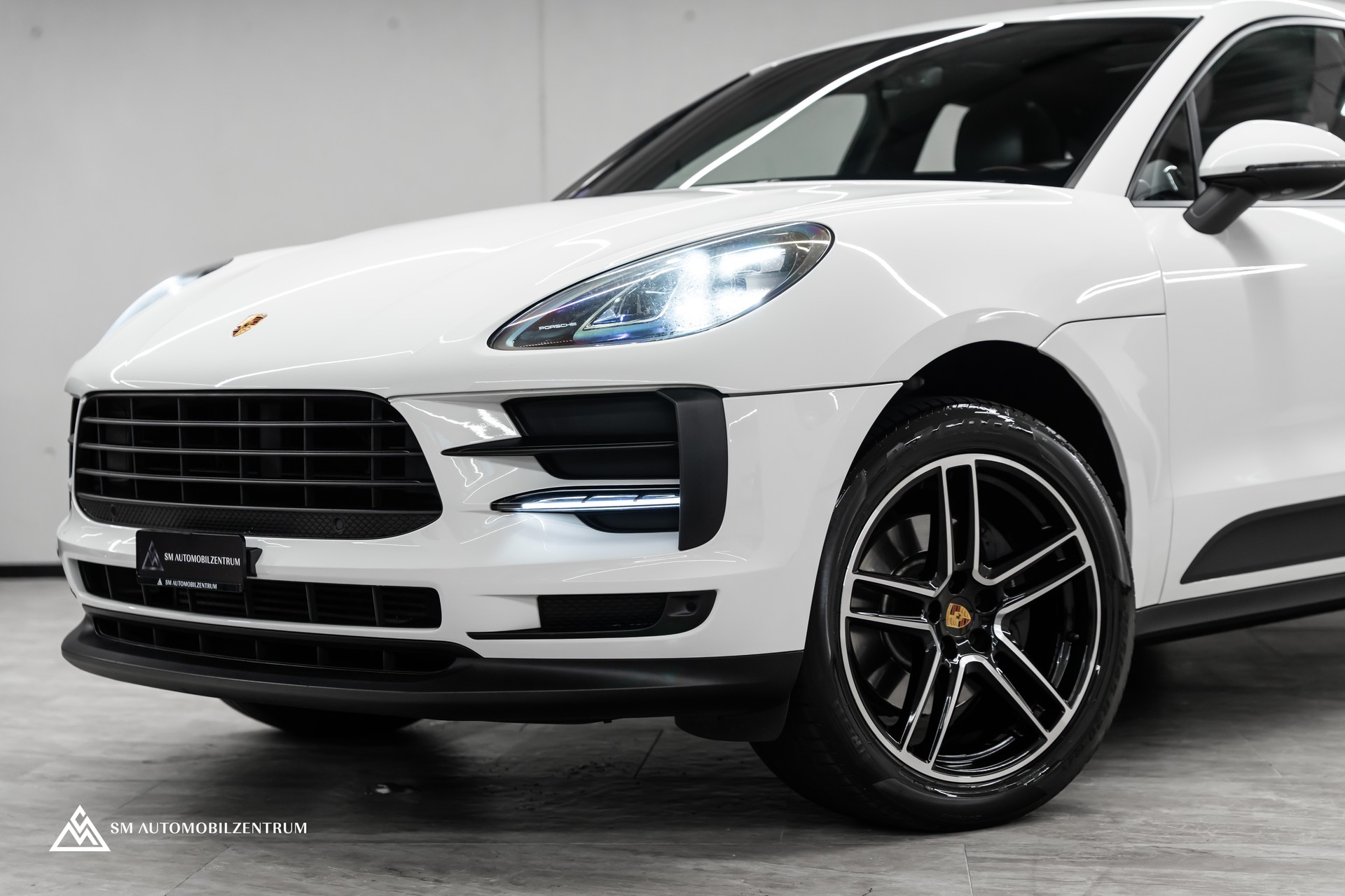 PORSCHE Macan PDK / CH / Panoramadach / Bose-image-2