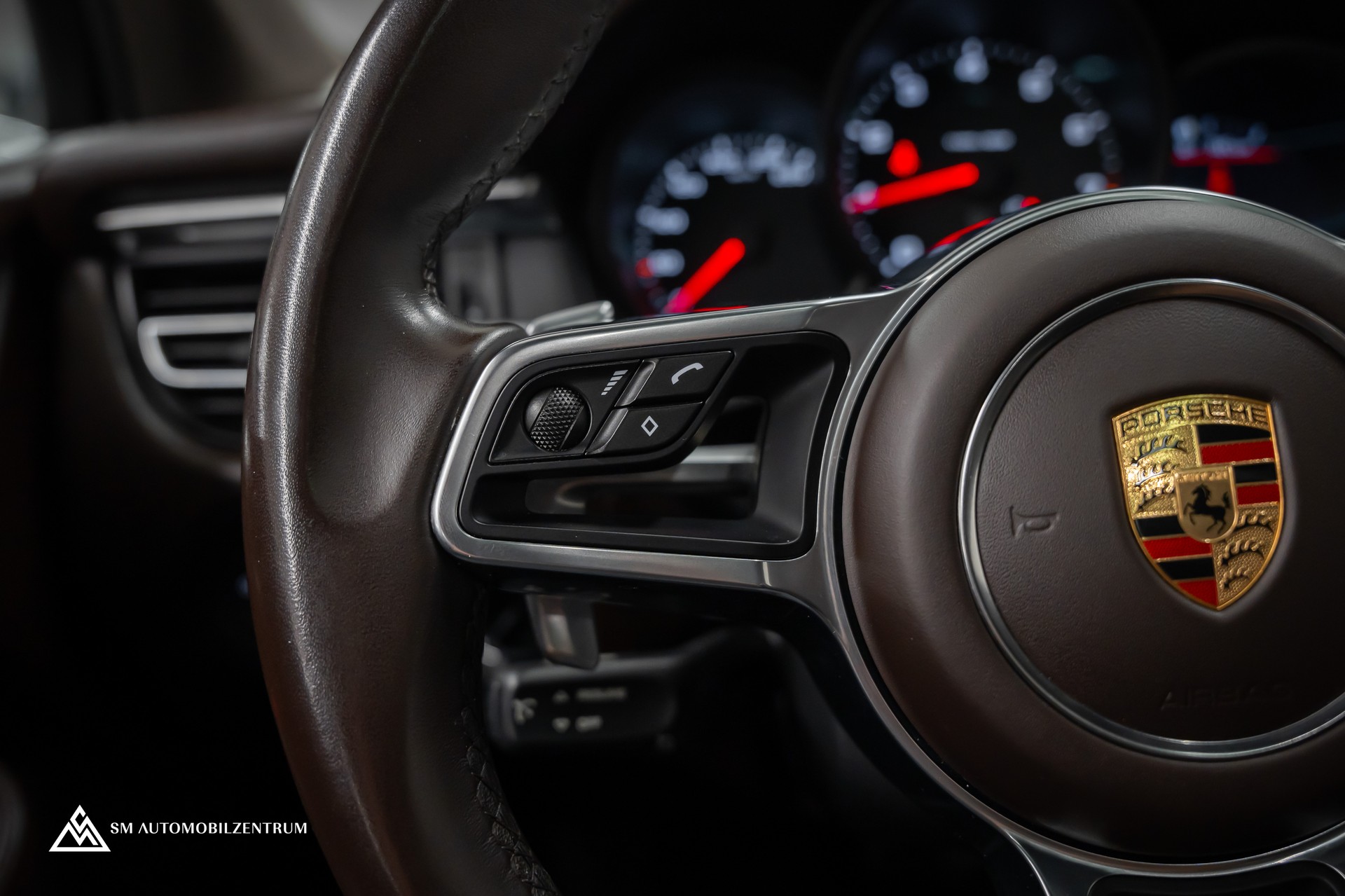 PORSCHE Macan PDK / CH / Panoramadach / Bose-image-24