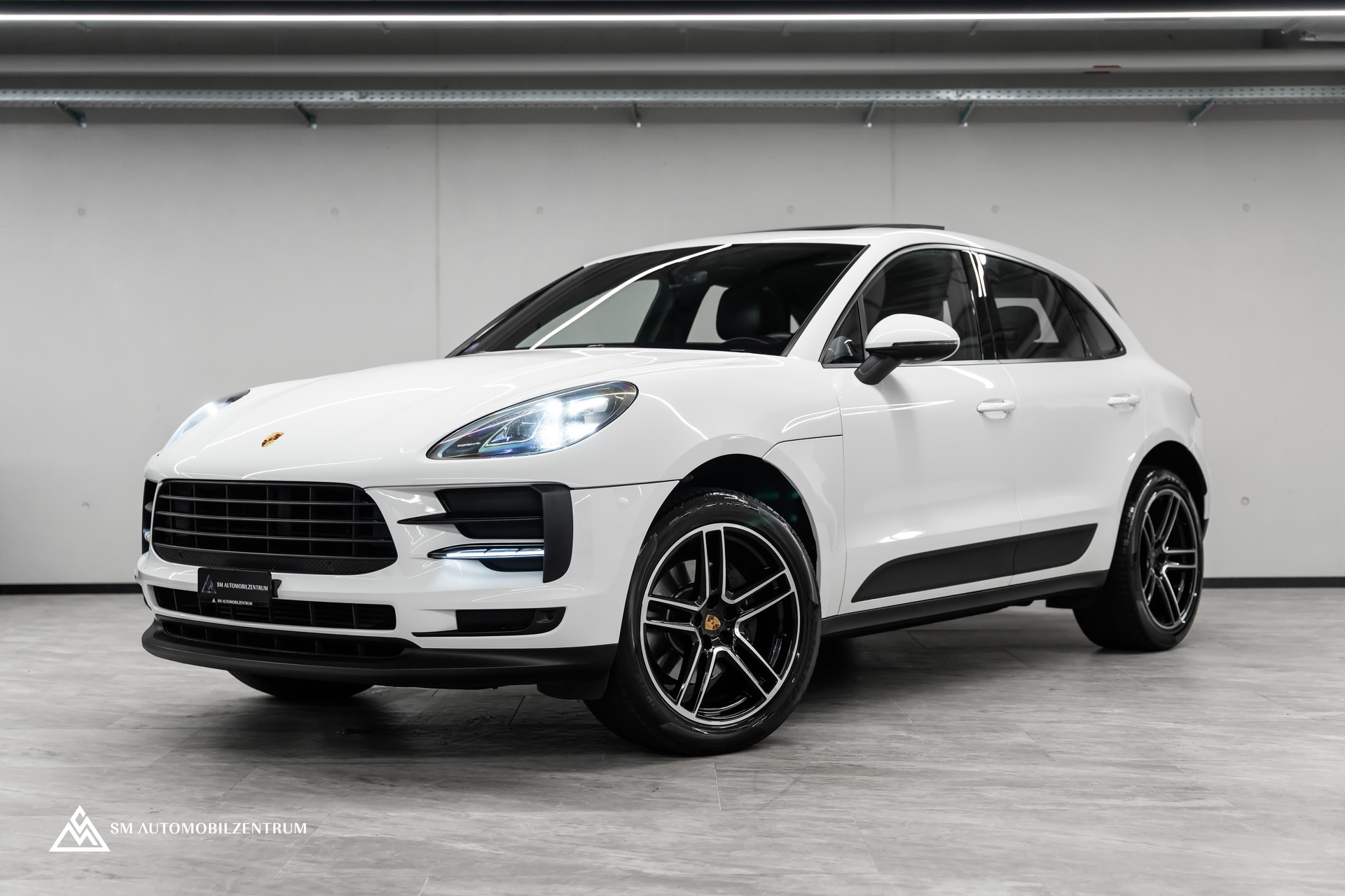 PORSCHE Macan PDK / CH / Panoramadach / Bose-image-0