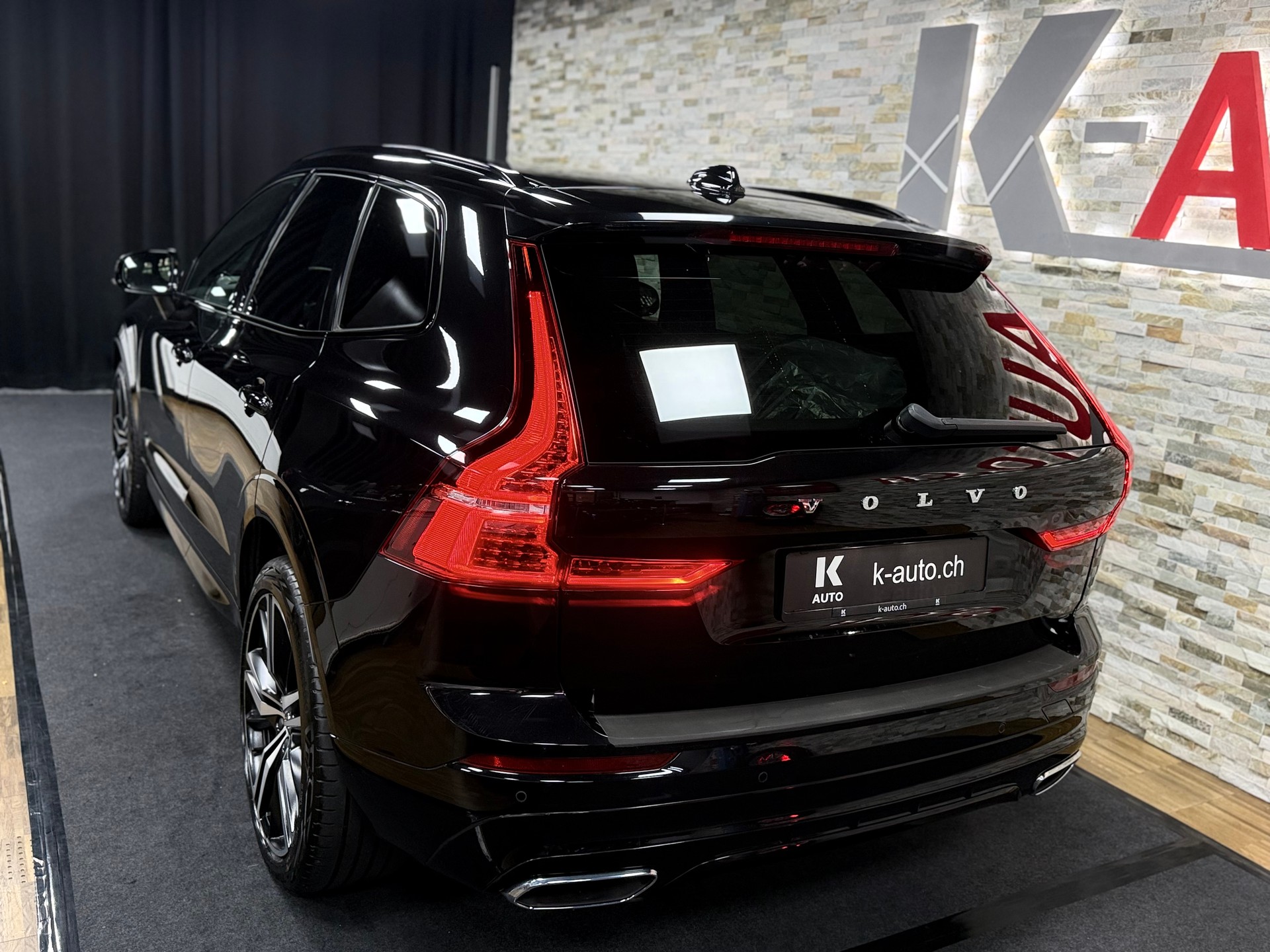 VOLVO XC60 B4 Diesel Mild Hybrid AWD Inscription Geartronic-image-1