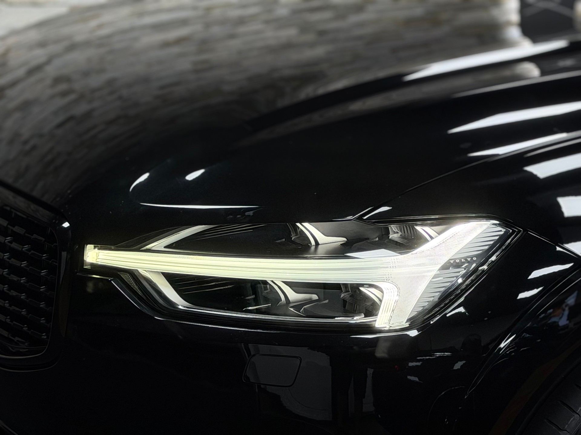 VOLVO XC60 B4 Diesel Mild Hybrid AWD Inscription Geartronic-image-6