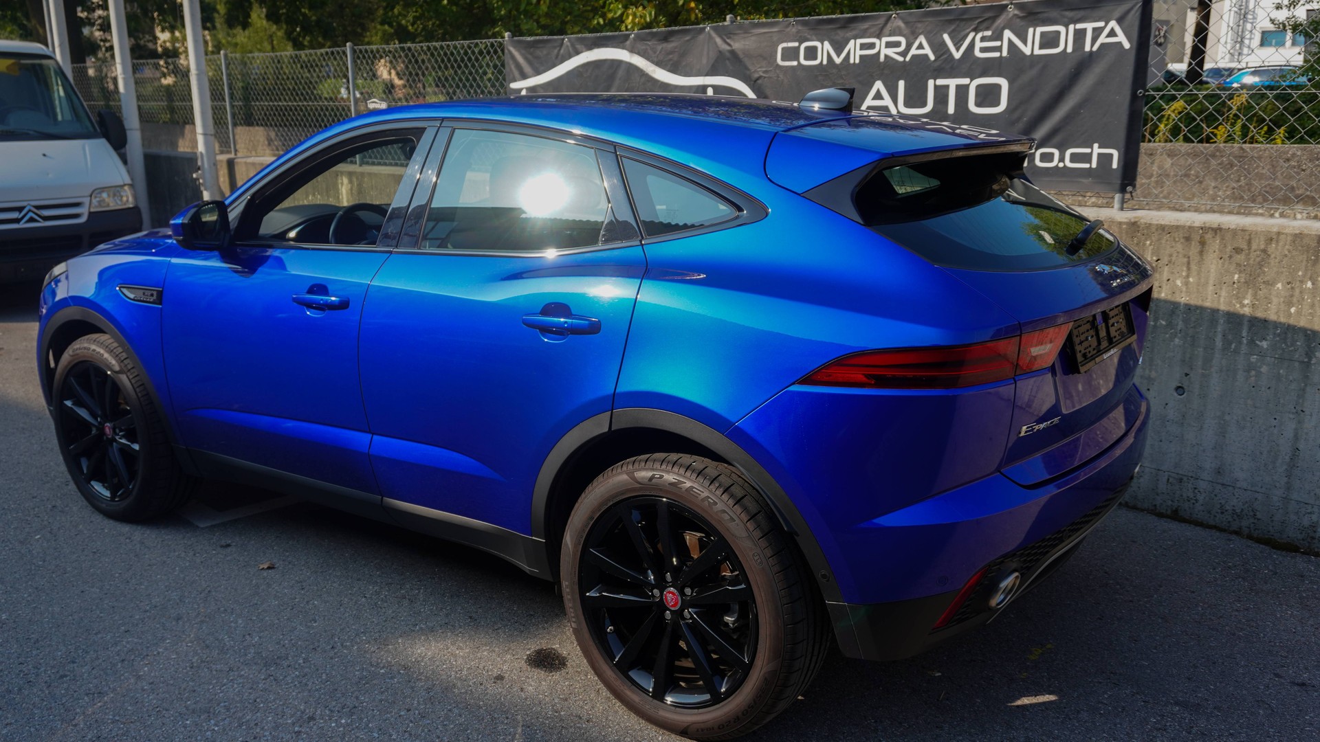 JAGUAR E-Pace 2.0 P200 AWD Automatik-image-2