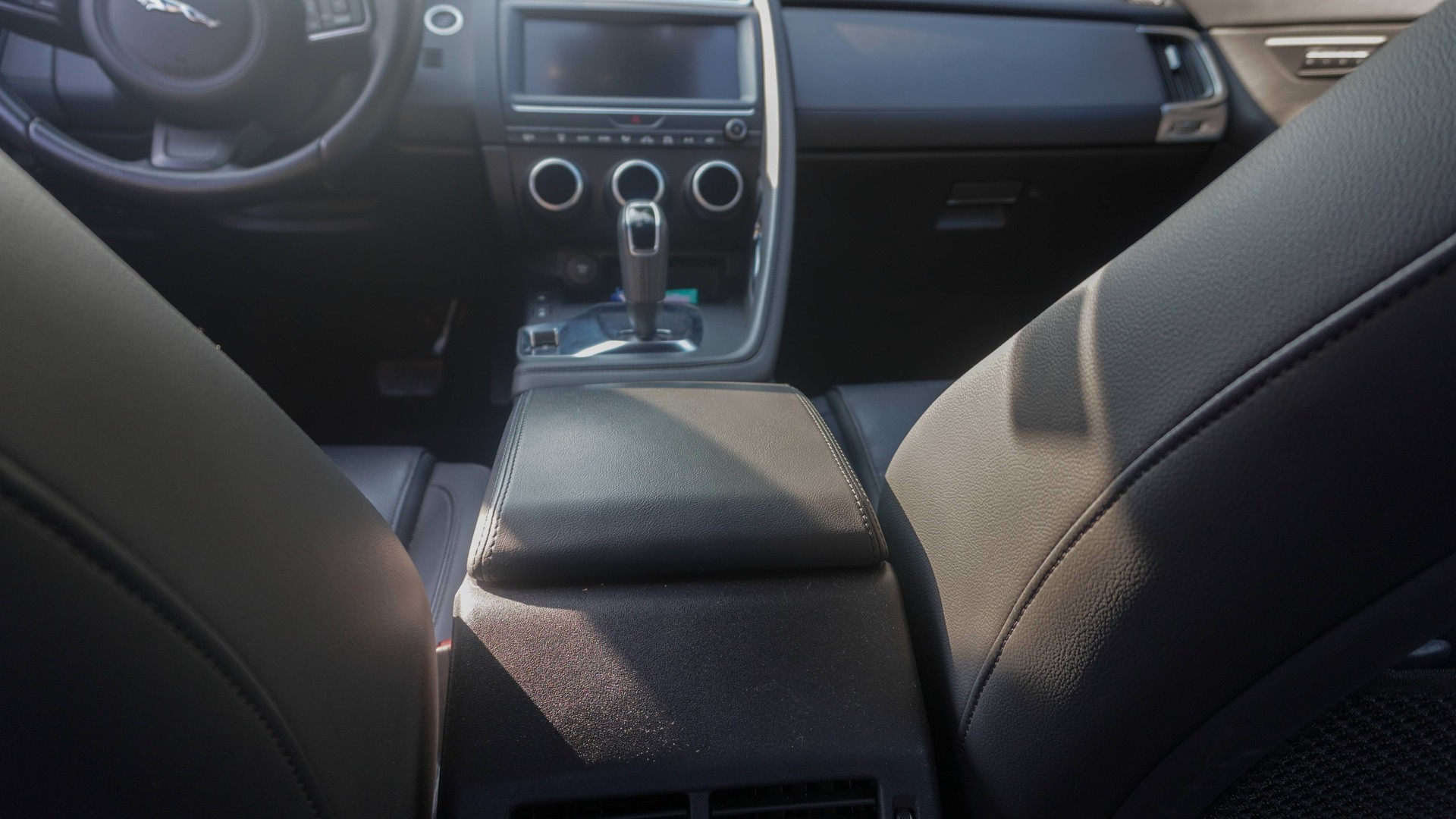 JAGUAR E-Pace 2.0 P200 AWD Automatik-image-9