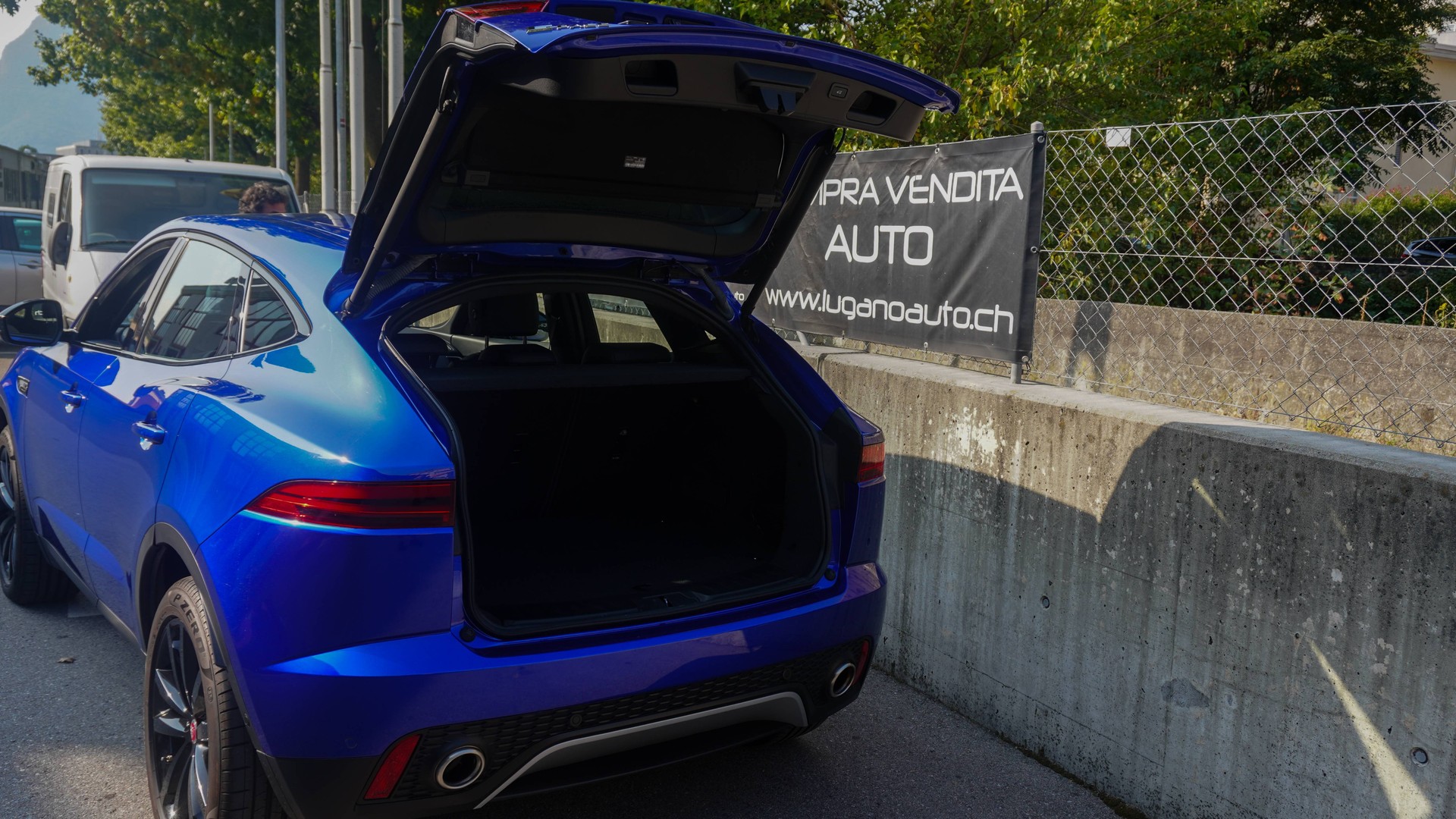 JAGUAR E-Pace 2.0 P200 AWD Automatik-image-4