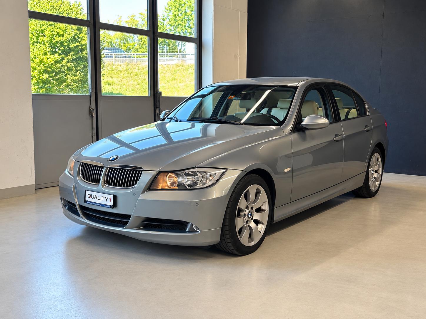 BMW 325i-image-1