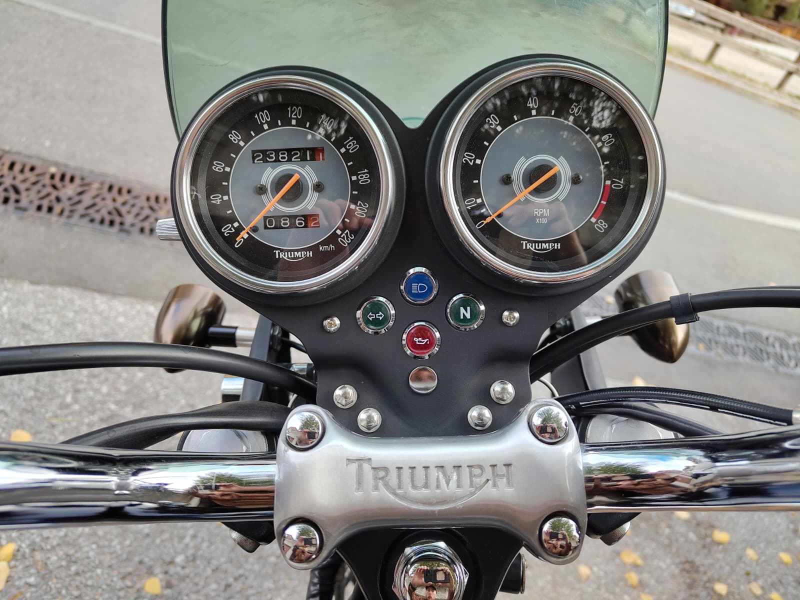 TRIUMPH Bonneville 800-image-3