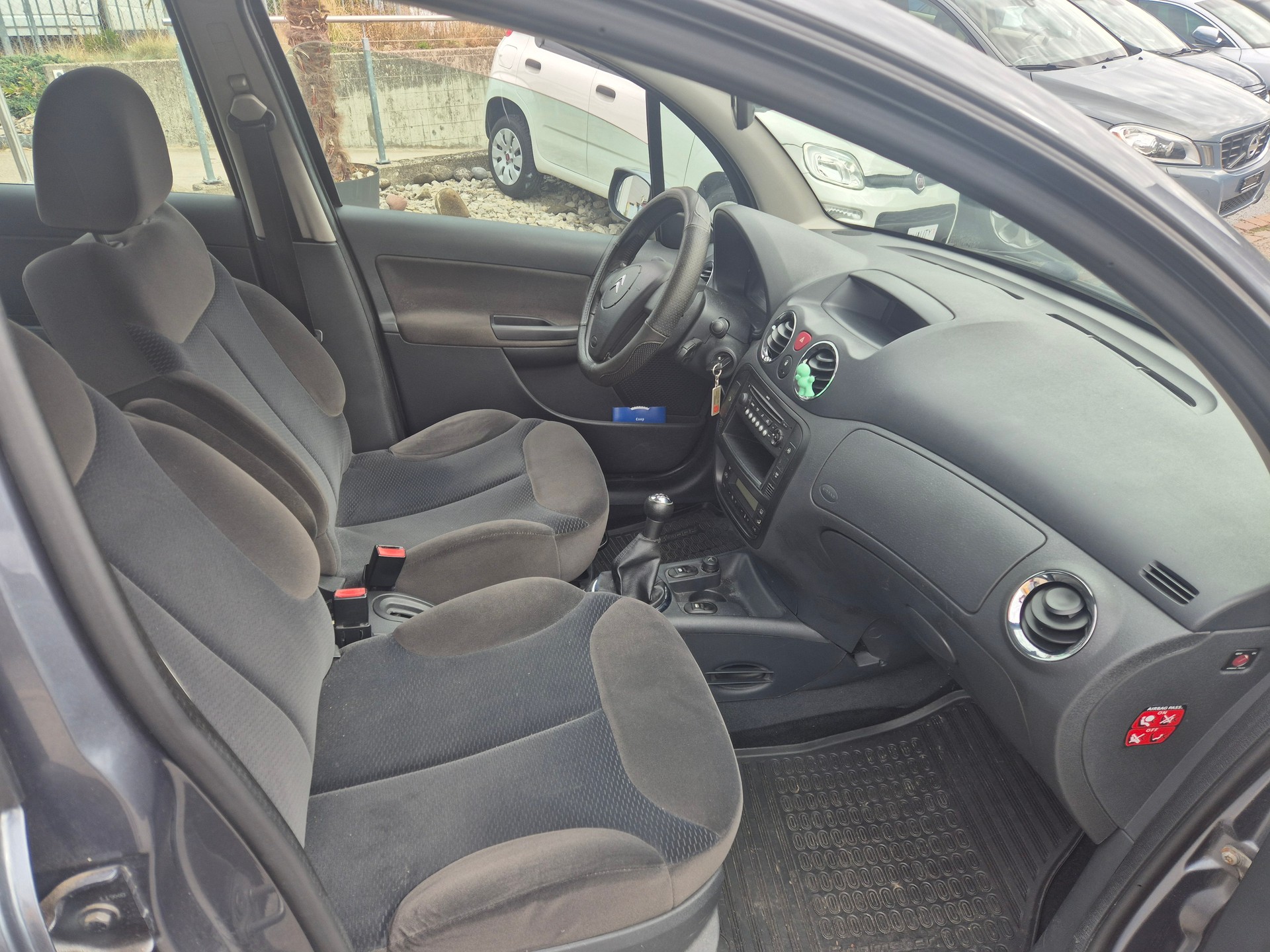 CITROEN C3 1.6 16V HDi Exclusive-image-4