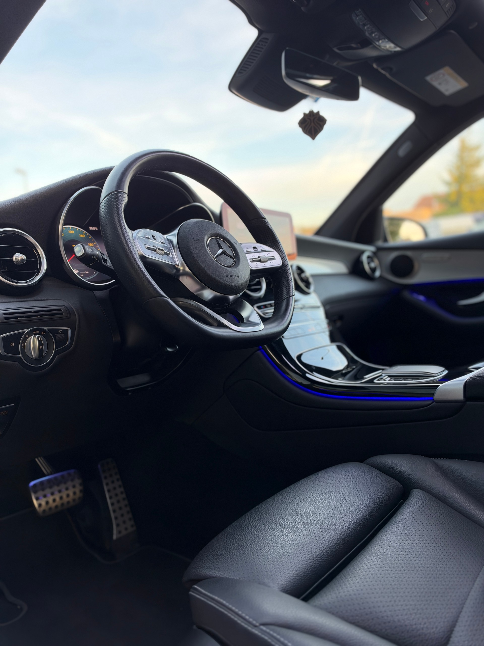 MERCEDES-BENZ GLC 220 d AMG Line 4Matic 9G-Tronic-image-9
