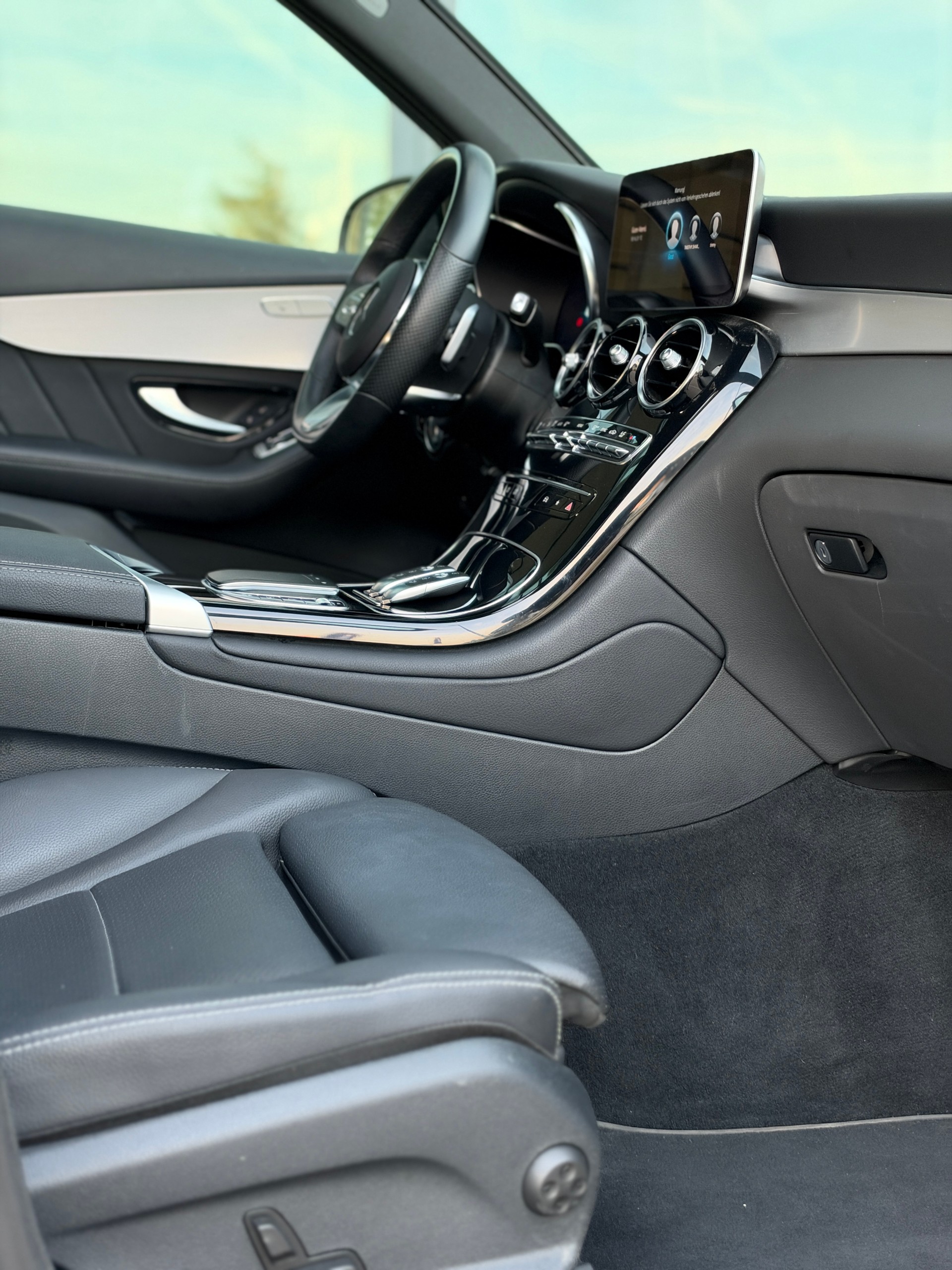 MERCEDES-BENZ GLC 220 d AMG Line 4Matic 9G-Tronic-image-10