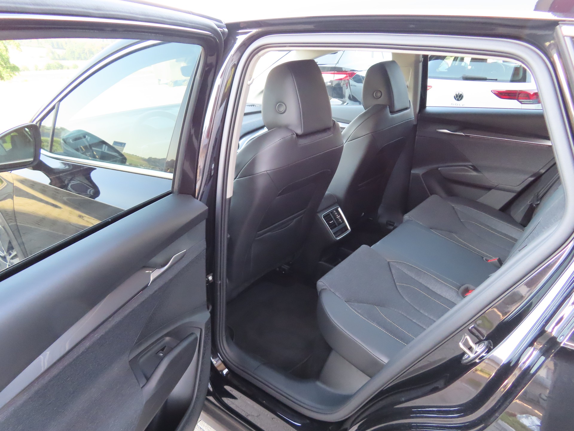 SKODA Elroq 85-image-11