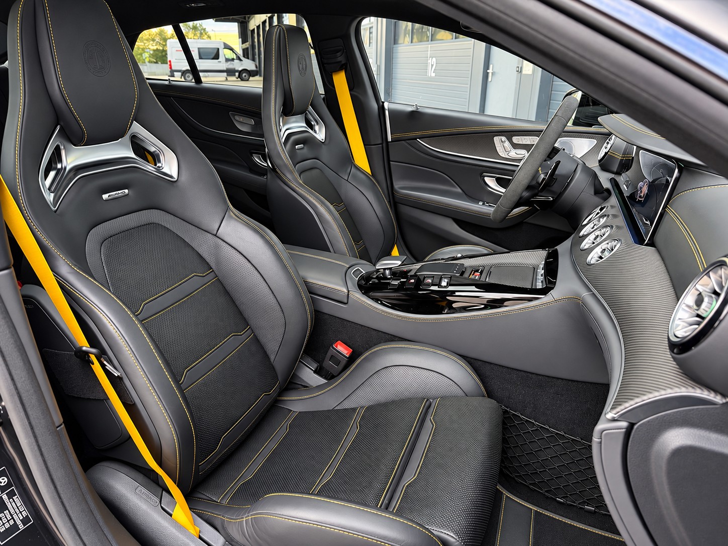 MERCEDES-BENZ AMG GT 4 63 S 4MATIC+ Edition 1 | Carbon | Burmester | Keramik | Vollausstattung-image-11