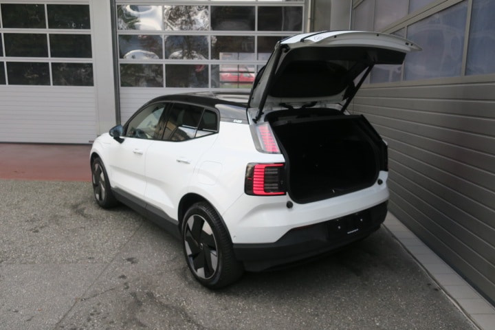 VOLVO EX30 E60 69kWh Twin Ultra-image-4