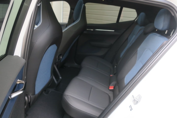VOLVO EX30 E60 69kWh Twin Ultra-image-6