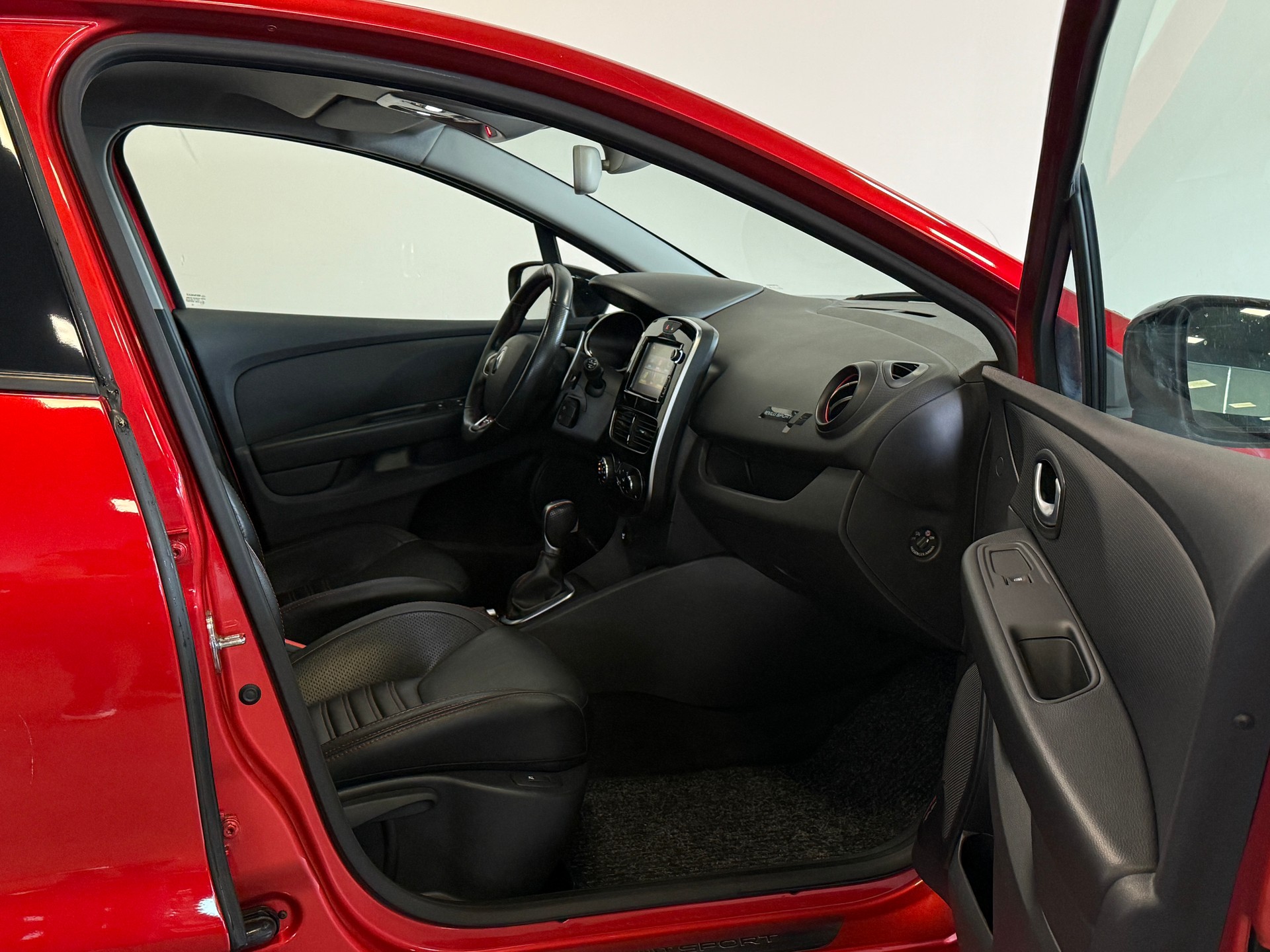 RENAULT Clio 1.6 T RS 200 EDC *Facelift*-image-9