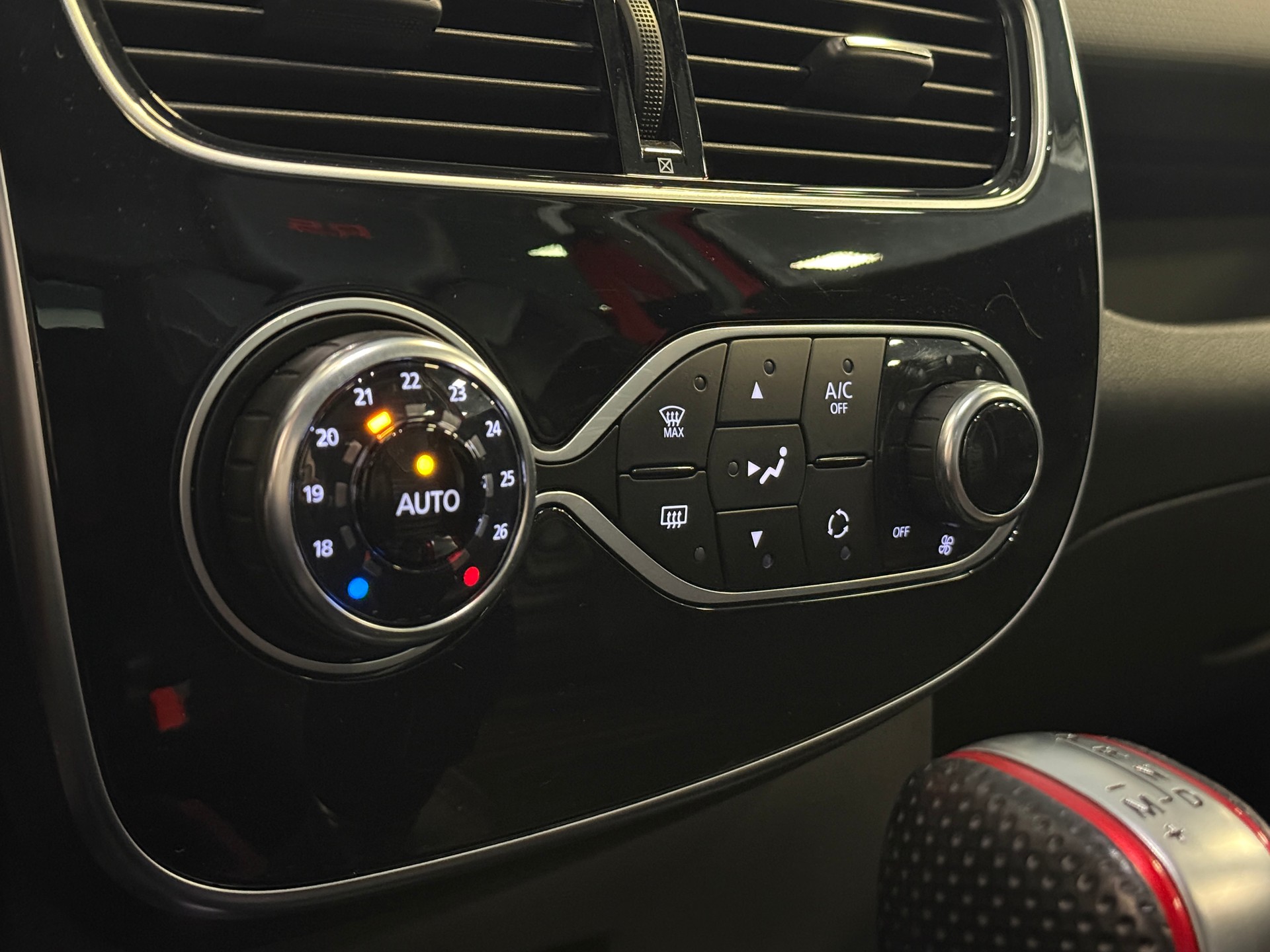RENAULT Clio 1.6 T RS 200 EDC *Facelift*-image-7