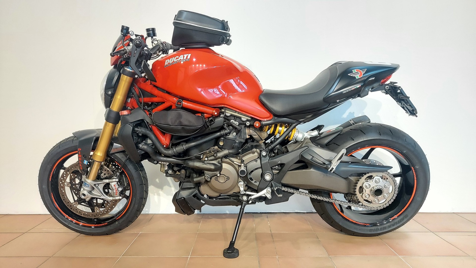 DUCATI Monster 1200 S ABS-showroom-element-1