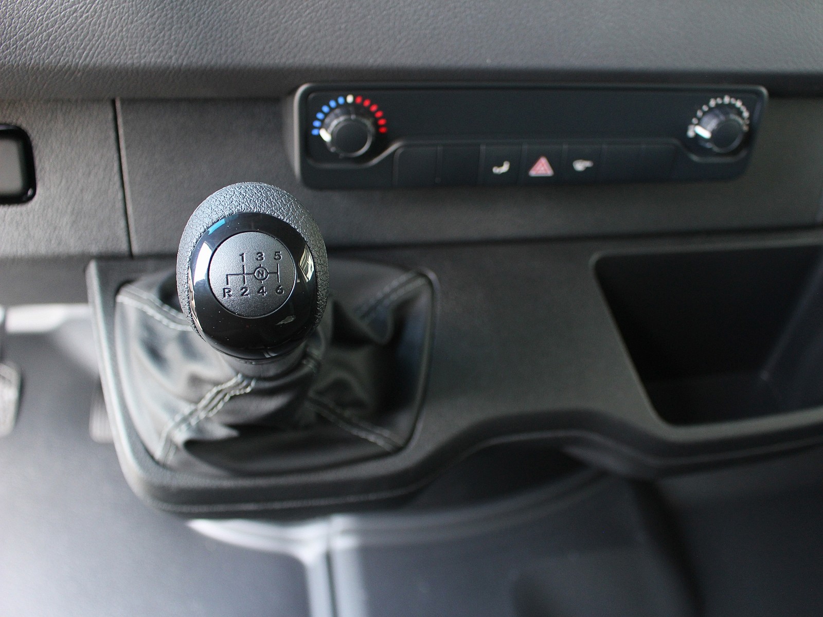MERCEDES-BENZ Sprinter 317 CDI CH 3665mm S-image-8