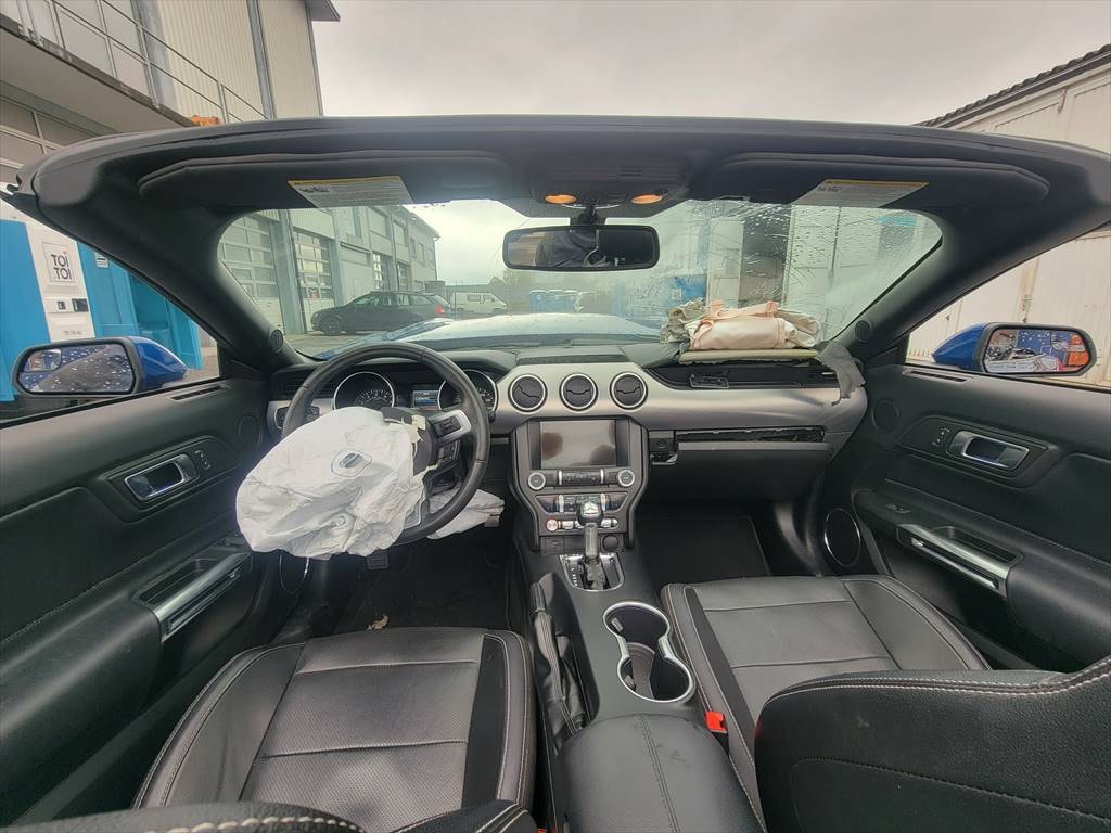 FORD Mustang Convertible 5.0V8GT Black Shad Ed. Automat-image-9