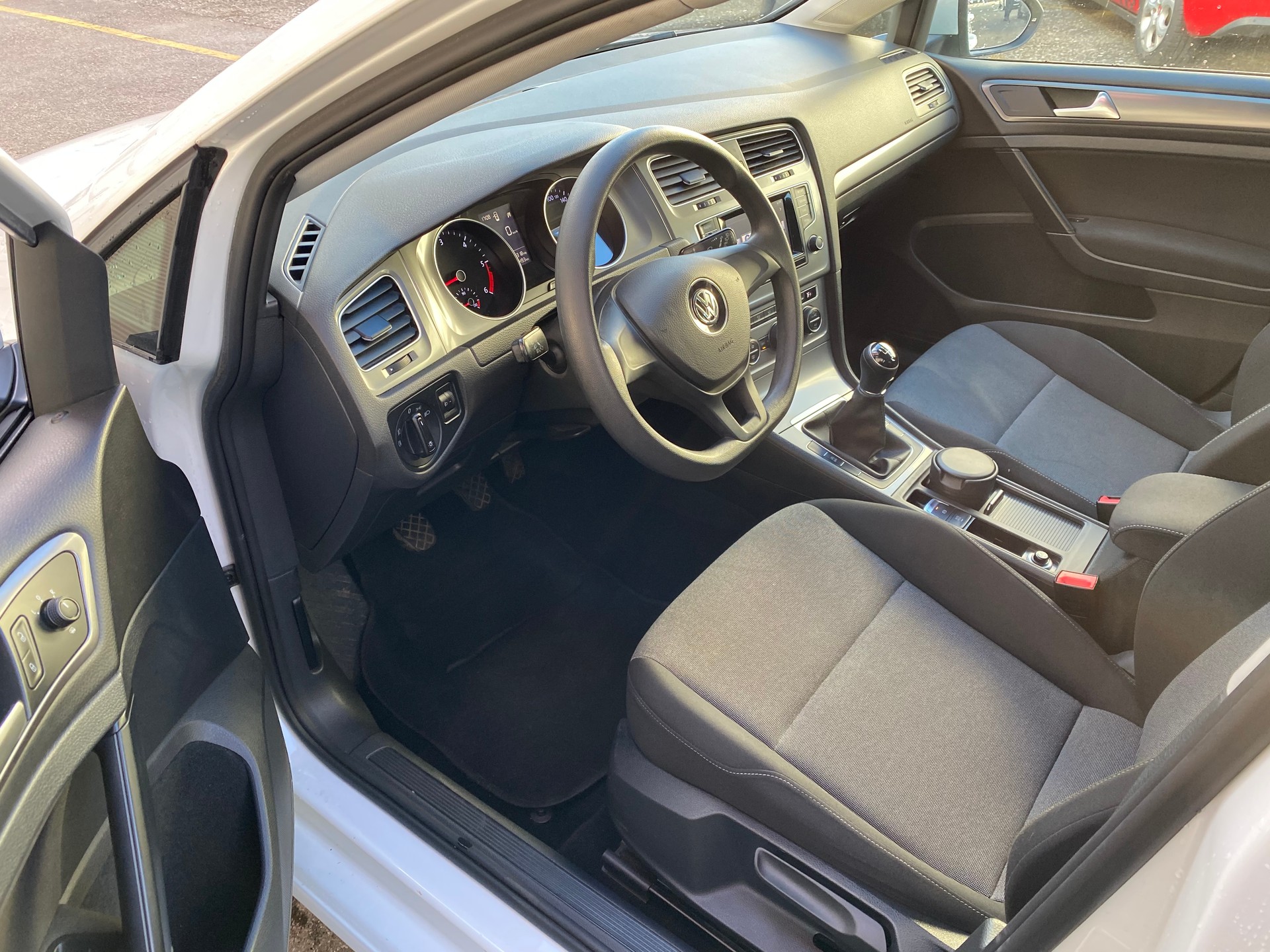 VW Golf 1.6 TDI Comfortline-image-9