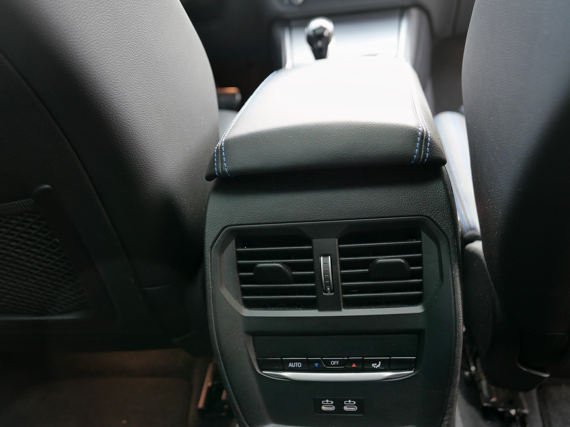 BMW M340d xDrive 48V Touring Steptronic Sport-image-14