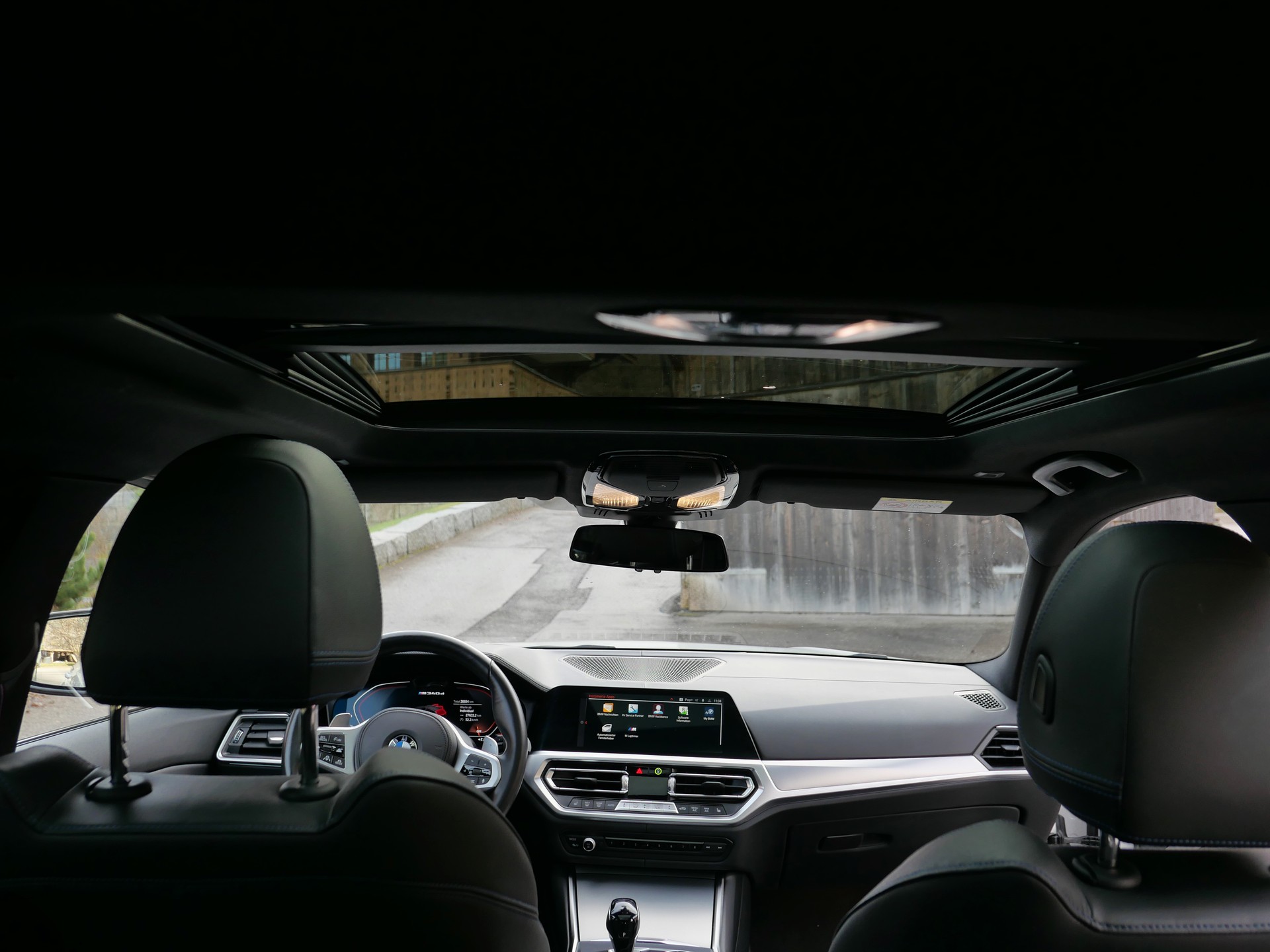 BMW M340d xDrive 48V Touring Steptronic Sport-image-15