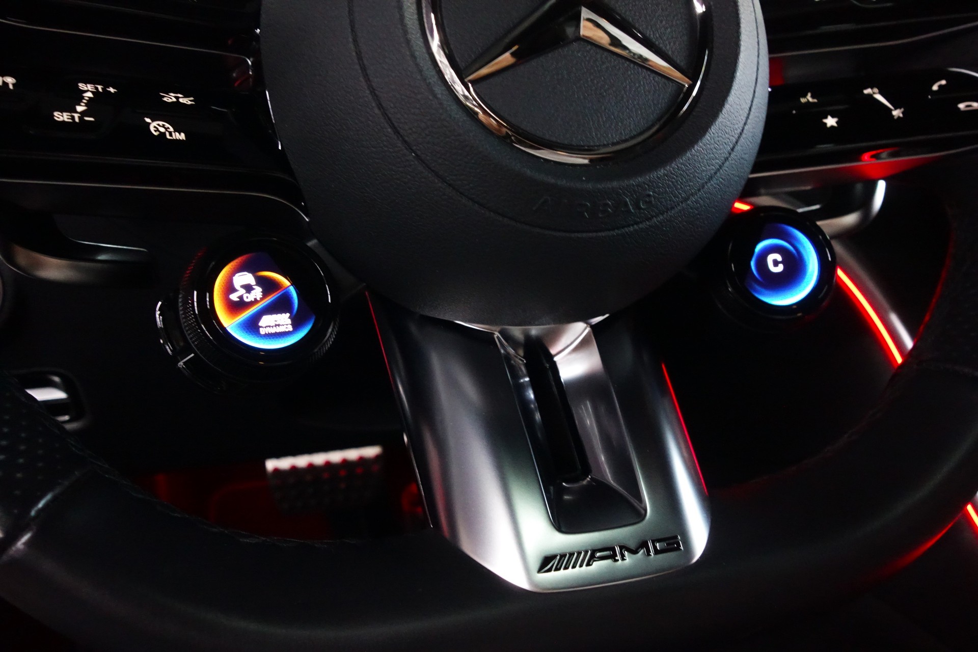 MERCEDES-BENZ CLE 53 COUPE AMG 4Matic+ 9G-Tronic BLACK ON POINT-image-19