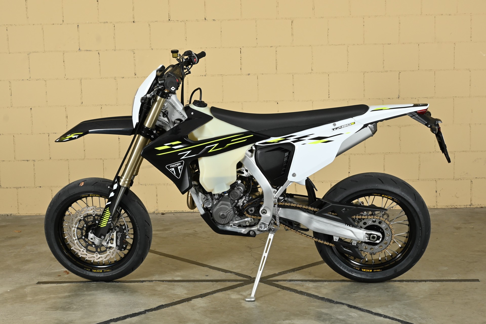 TRIUMPH TF 450 E-showroom-element-3