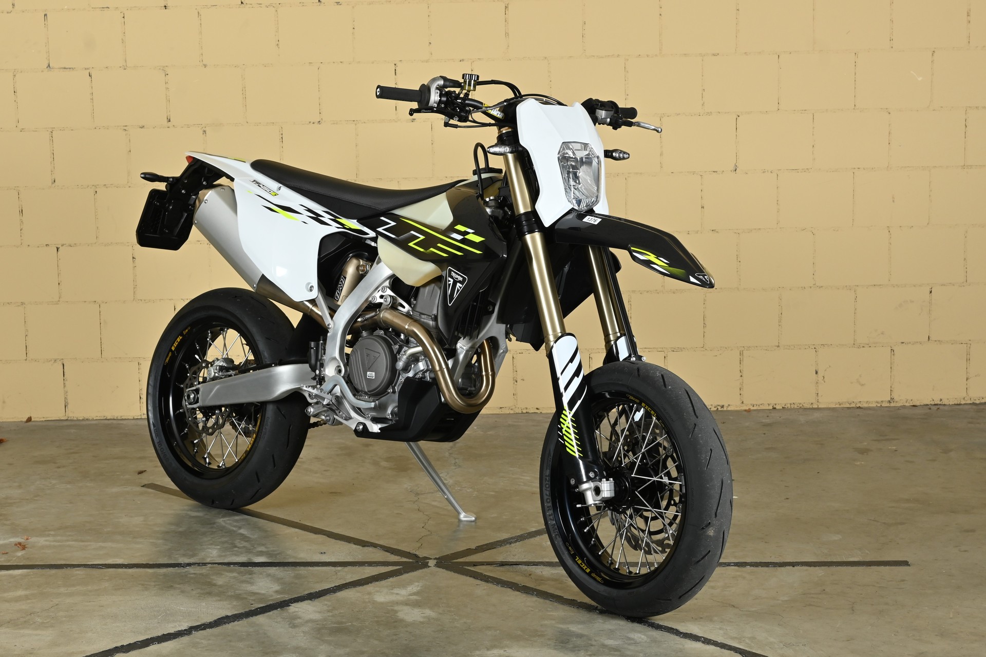 TRIUMPH TF 450 E-showroom-element-2