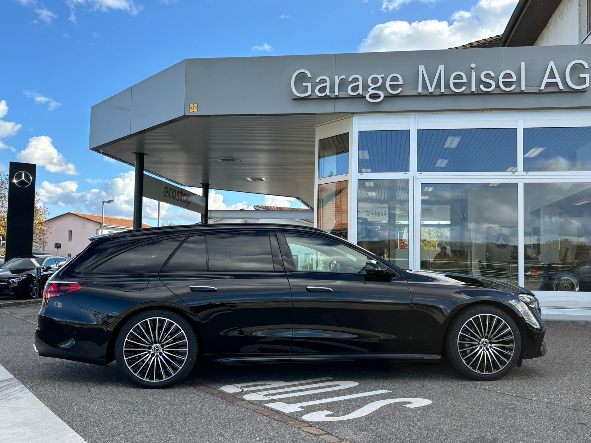 MERCEDES-BENZ E 200 AMG-Line 4Matic Kombi-image-4