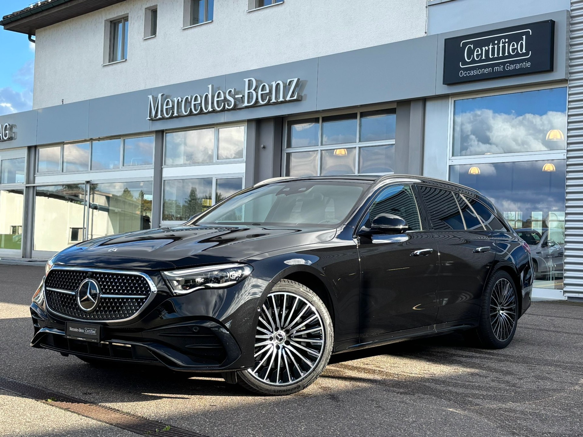 MERCEDES-BENZ E 200 AMG-Line 4Matic Kombi-image-1