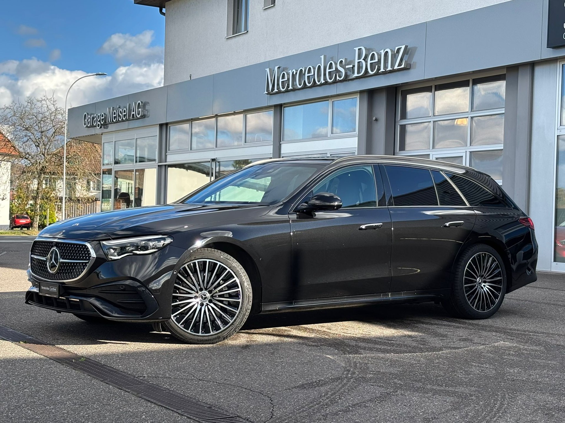 MERCEDES-BENZ E 200 AMG-Line 4Matic Kombi-image-0