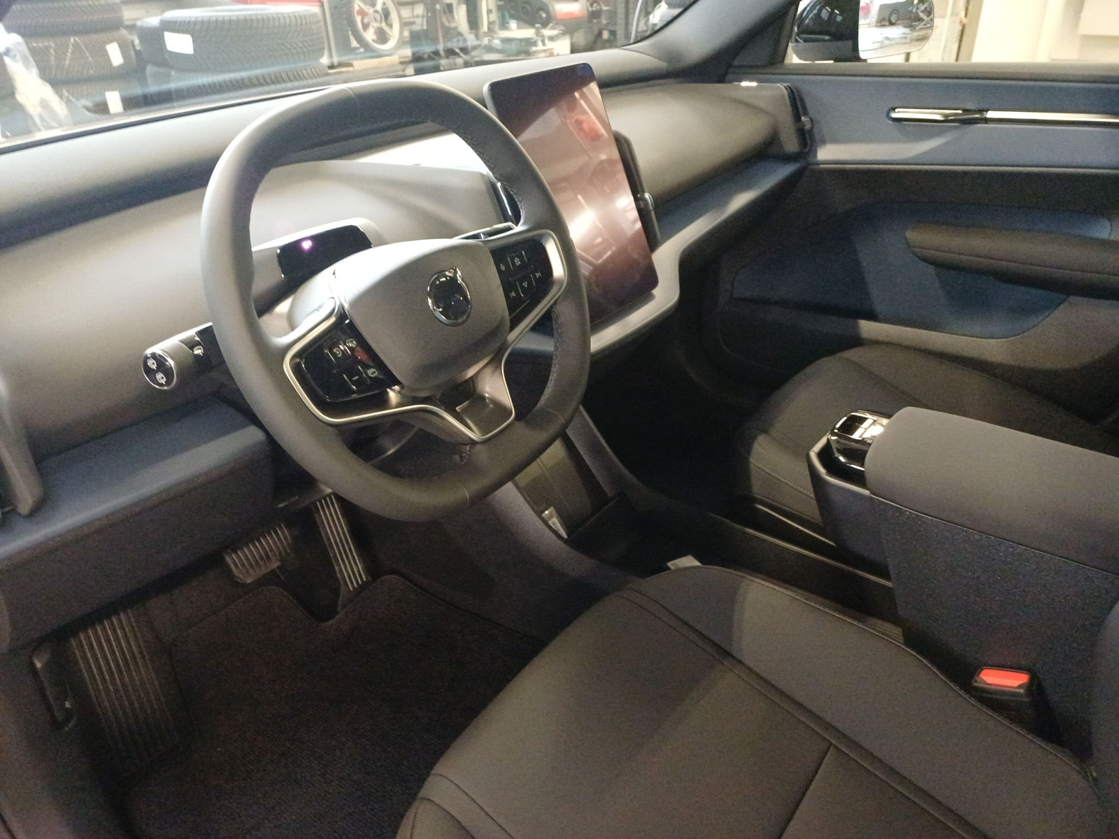 VOLVO EX30 CC E60 Twin Performance AWD-image-5