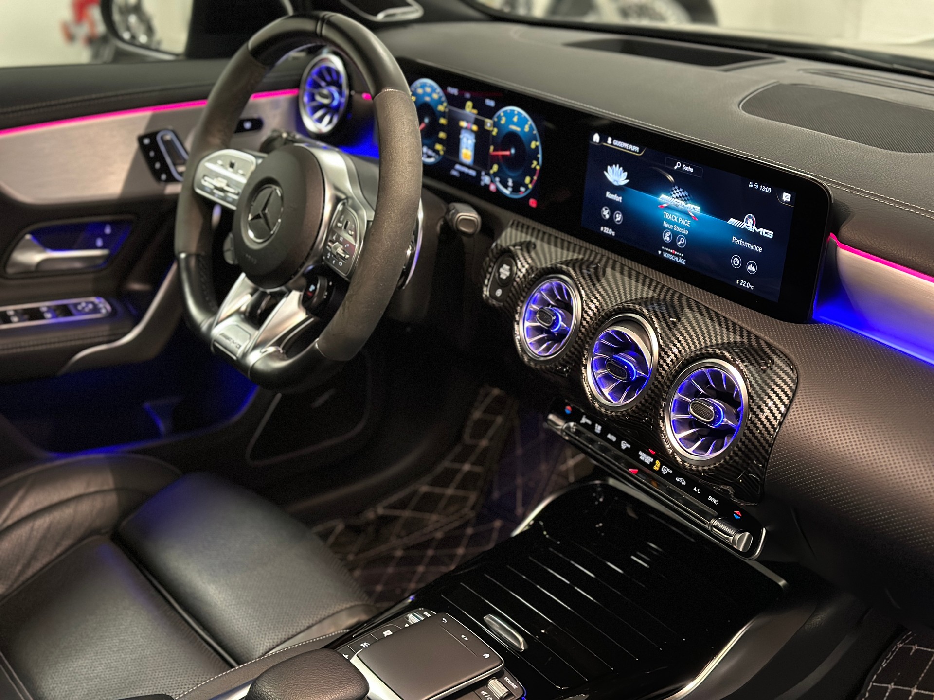 MERCEDES-BENZ A 45 S AMG 4Matic+ Speedshift-image-15