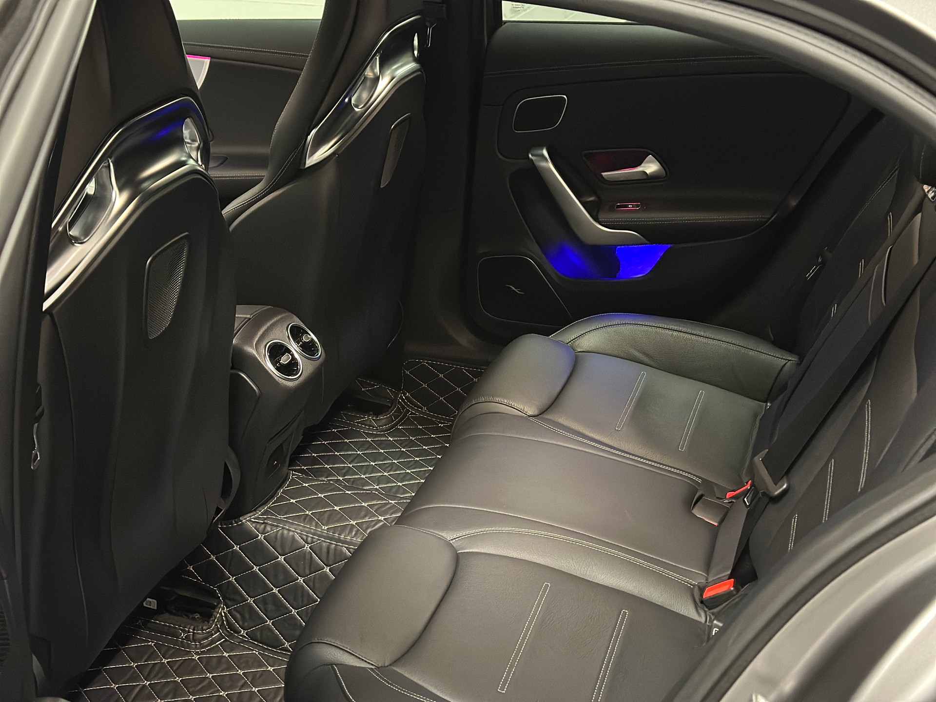 MERCEDES-BENZ A 45 S AMG 4Matic+ Speedshift-image-18