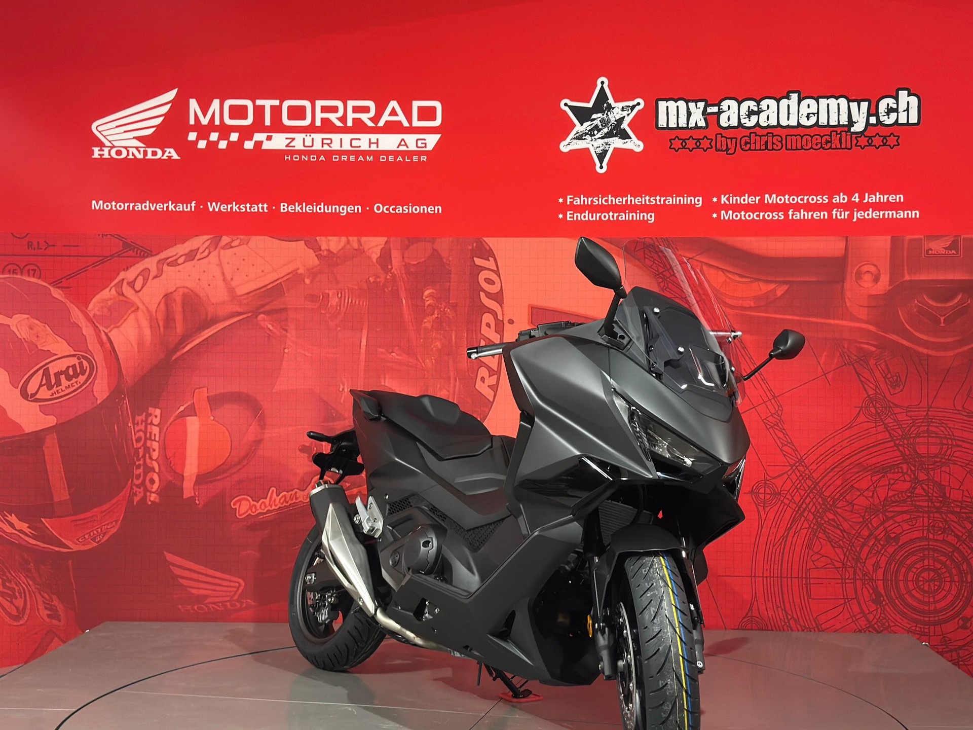 HONDA FORZA 750*Modell 2026**Neufahrzeug*Matte Ballistic Black Metallic**-showroom-element-2