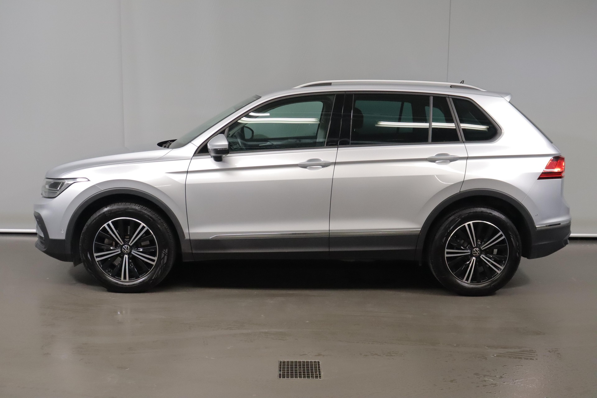 VW Tiguan 2.0 TSI Life 4Motion DSG-image-4