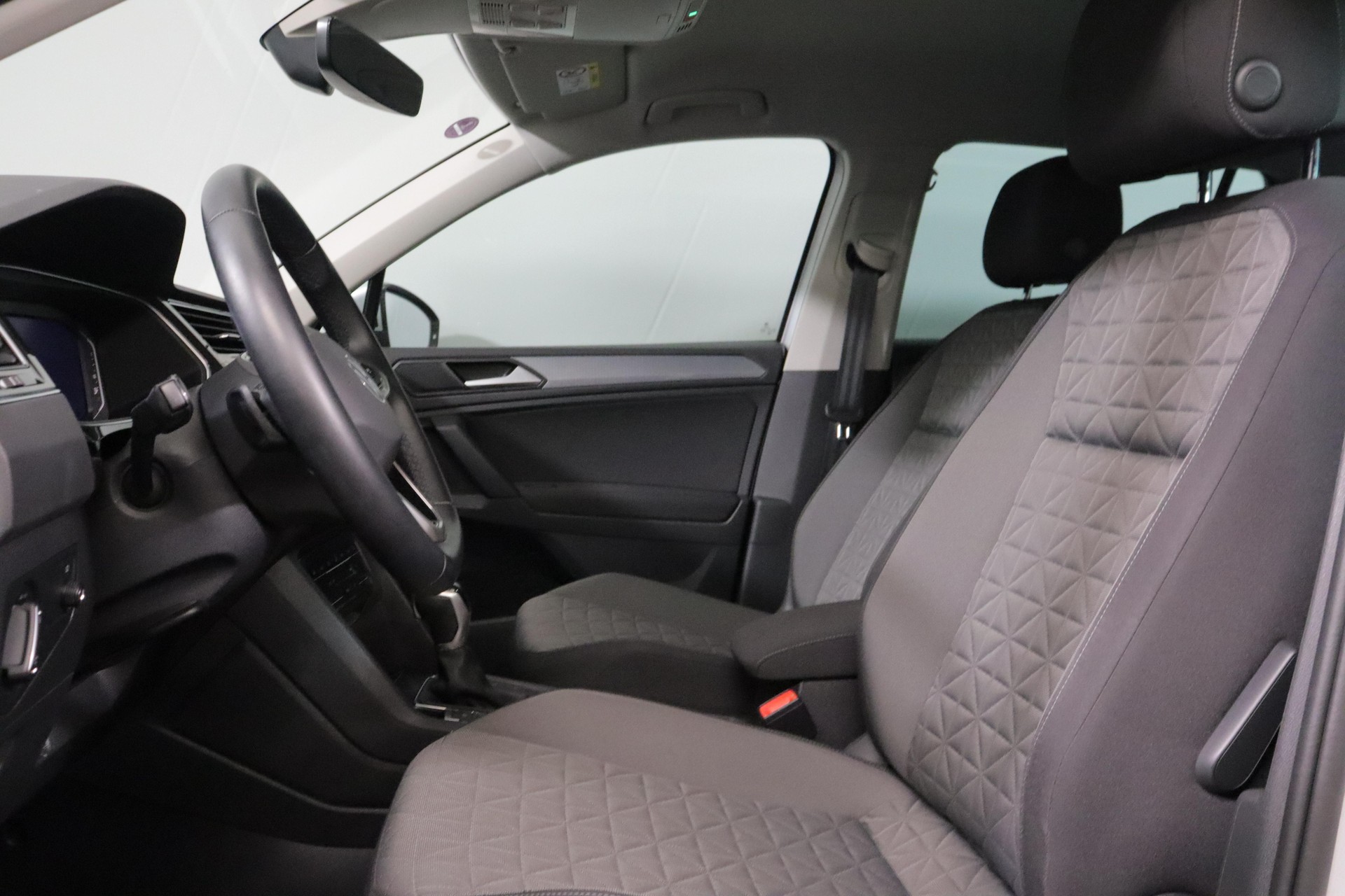 VW Tiguan 2.0 TSI Life 4Motion DSG-image-2