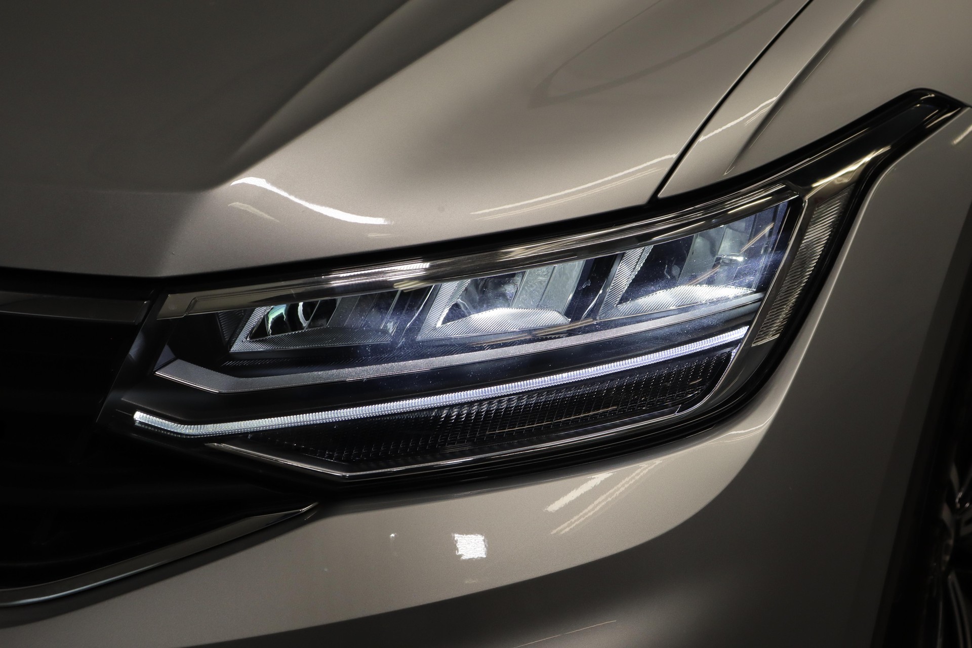 VW Tiguan 2.0 TSI Life 4Motion DSG-image-15