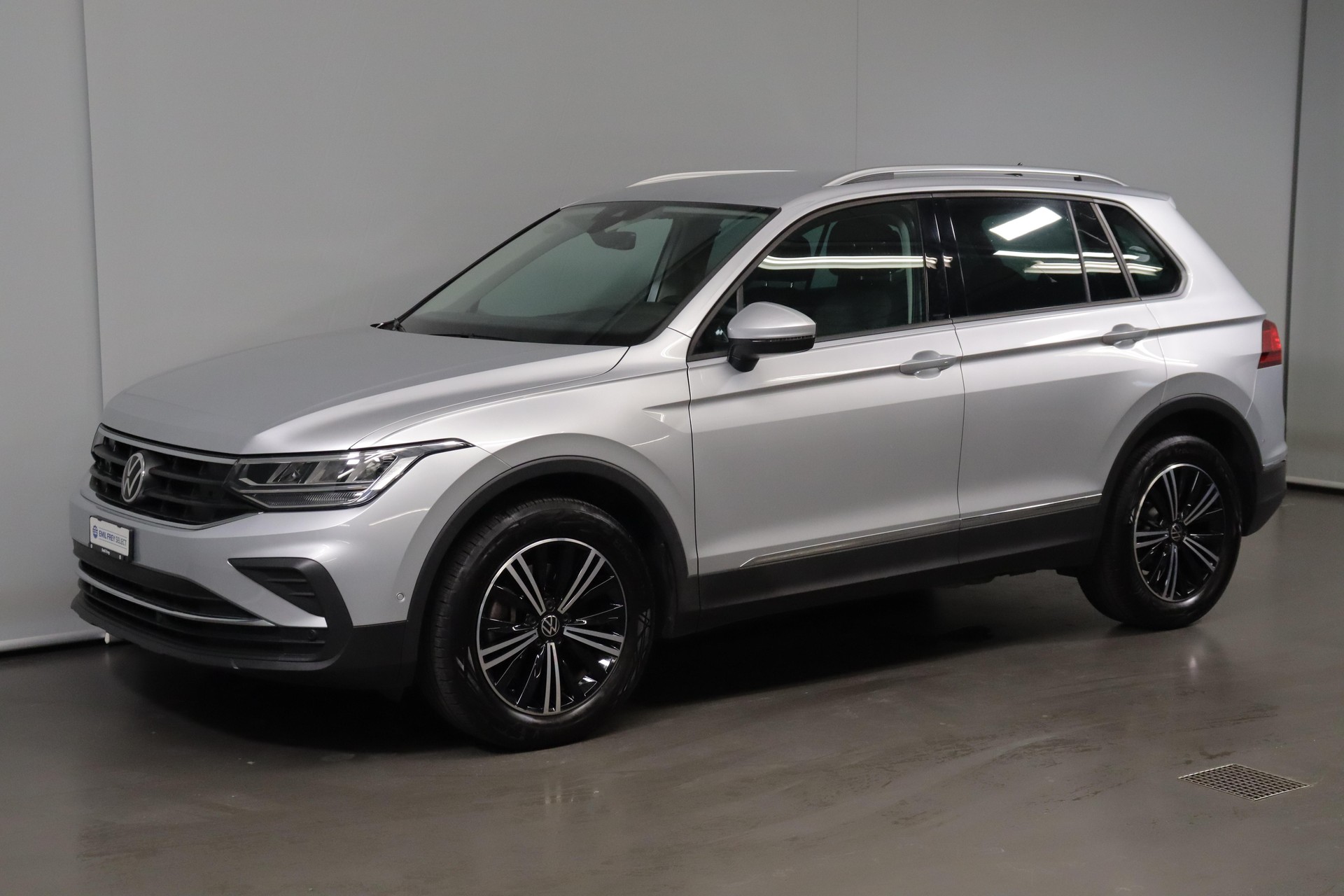VW Tiguan 2.0 TSI Life 4Motion DSG-image-1