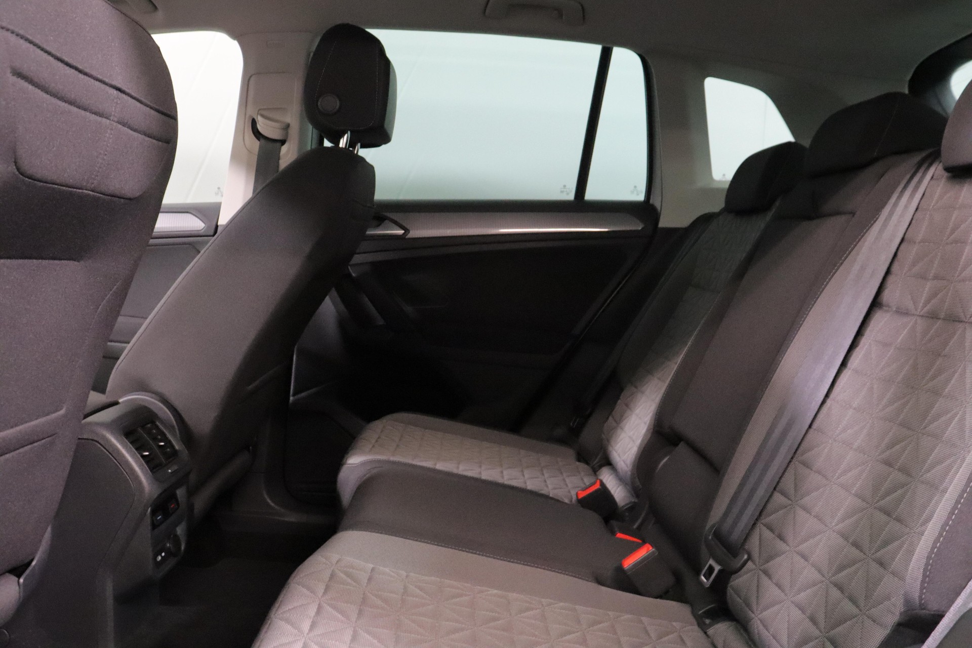 VW Tiguan 2.0 TSI Life 4Motion DSG-image-3