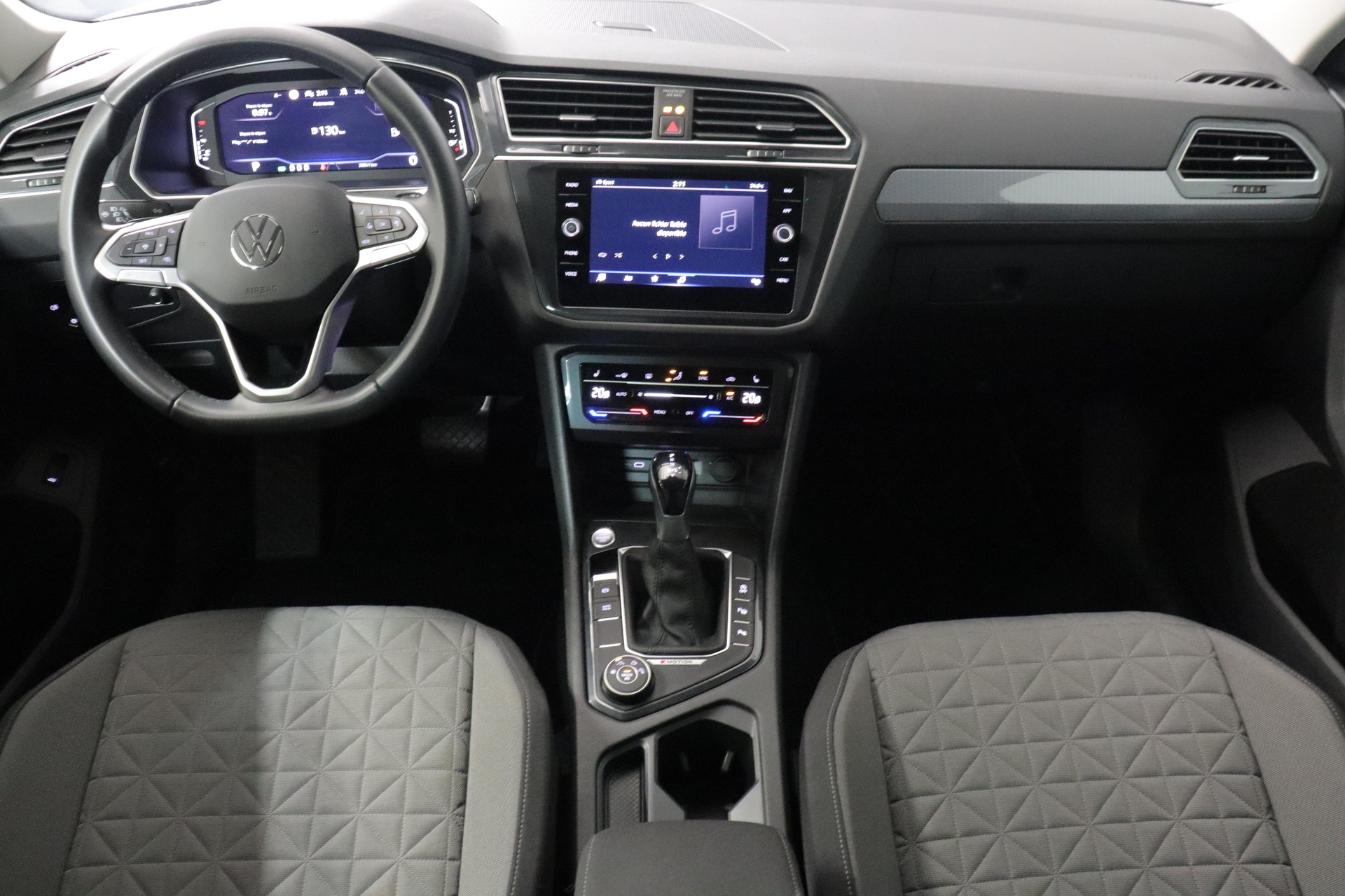 VW Tiguan 2.0 TSI Life 4Motion DSG-image-6